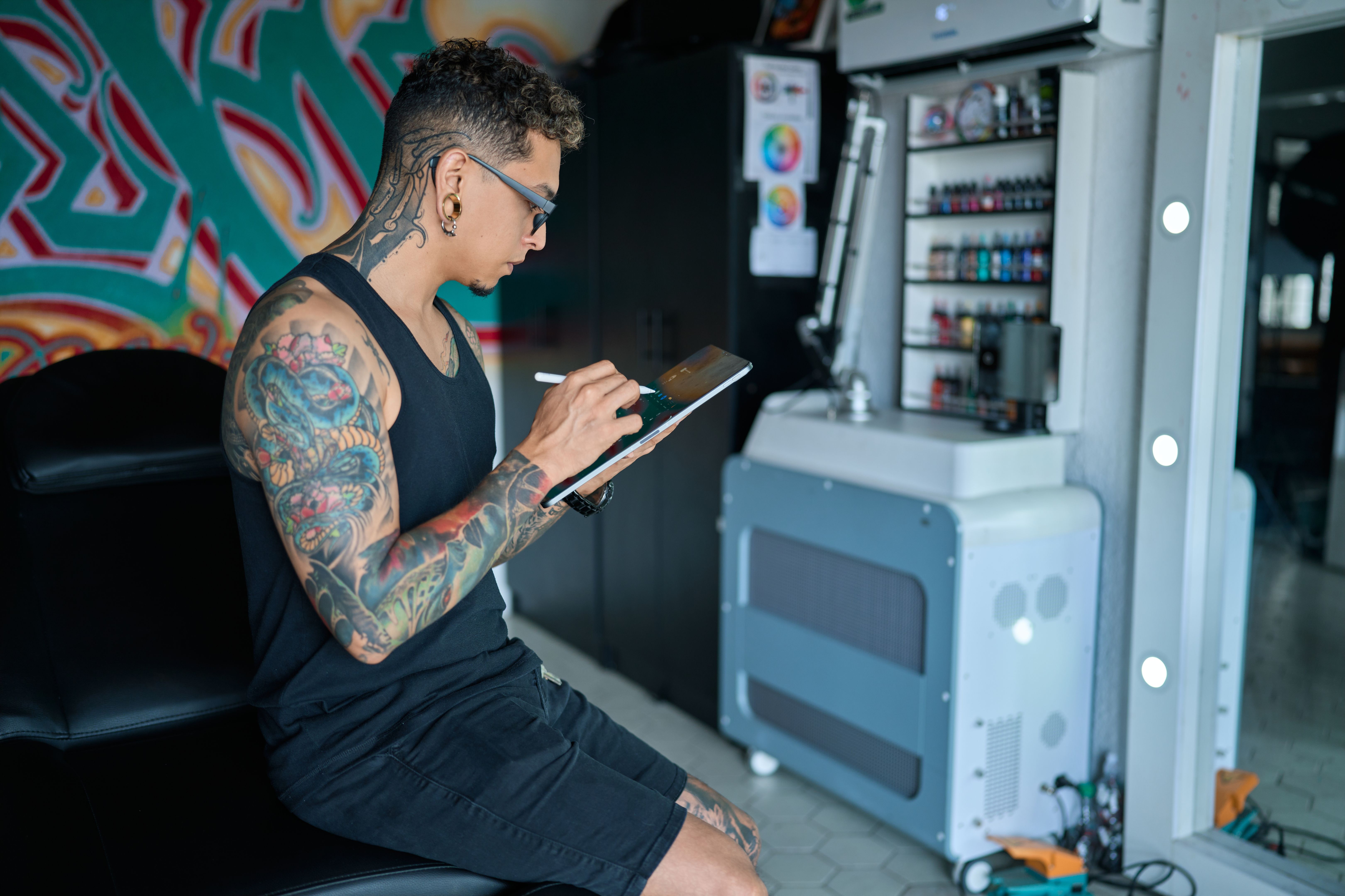 tattoo preparation minimalist tattoo custom tattoo tatuaje estrellas mejor estudio tatuajes sevilla numero uno best tattoo shop sevilla fineline dotwork traditional linea fina realismo tradicional  urbe tattoo minitatu