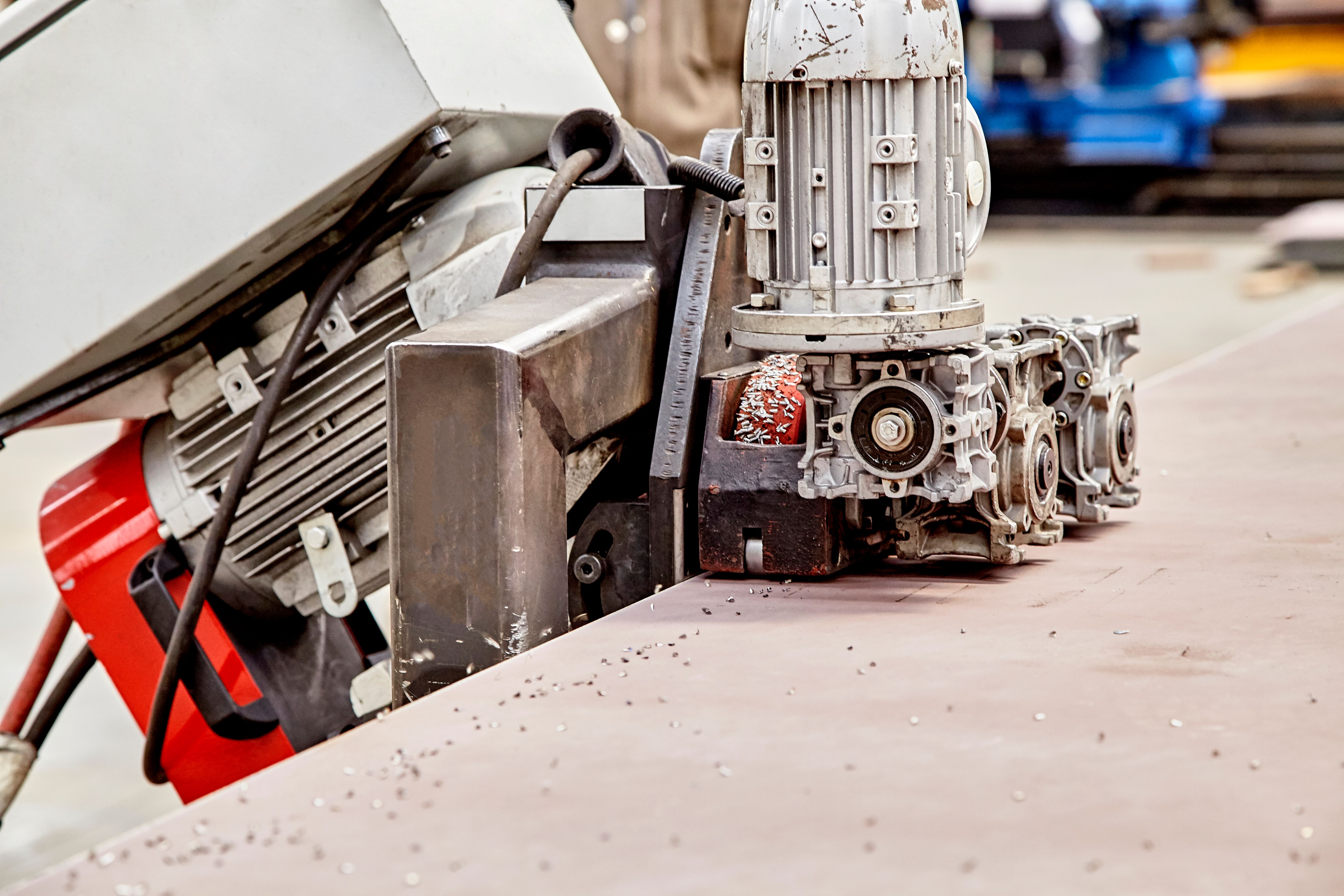 stationary beveling machine