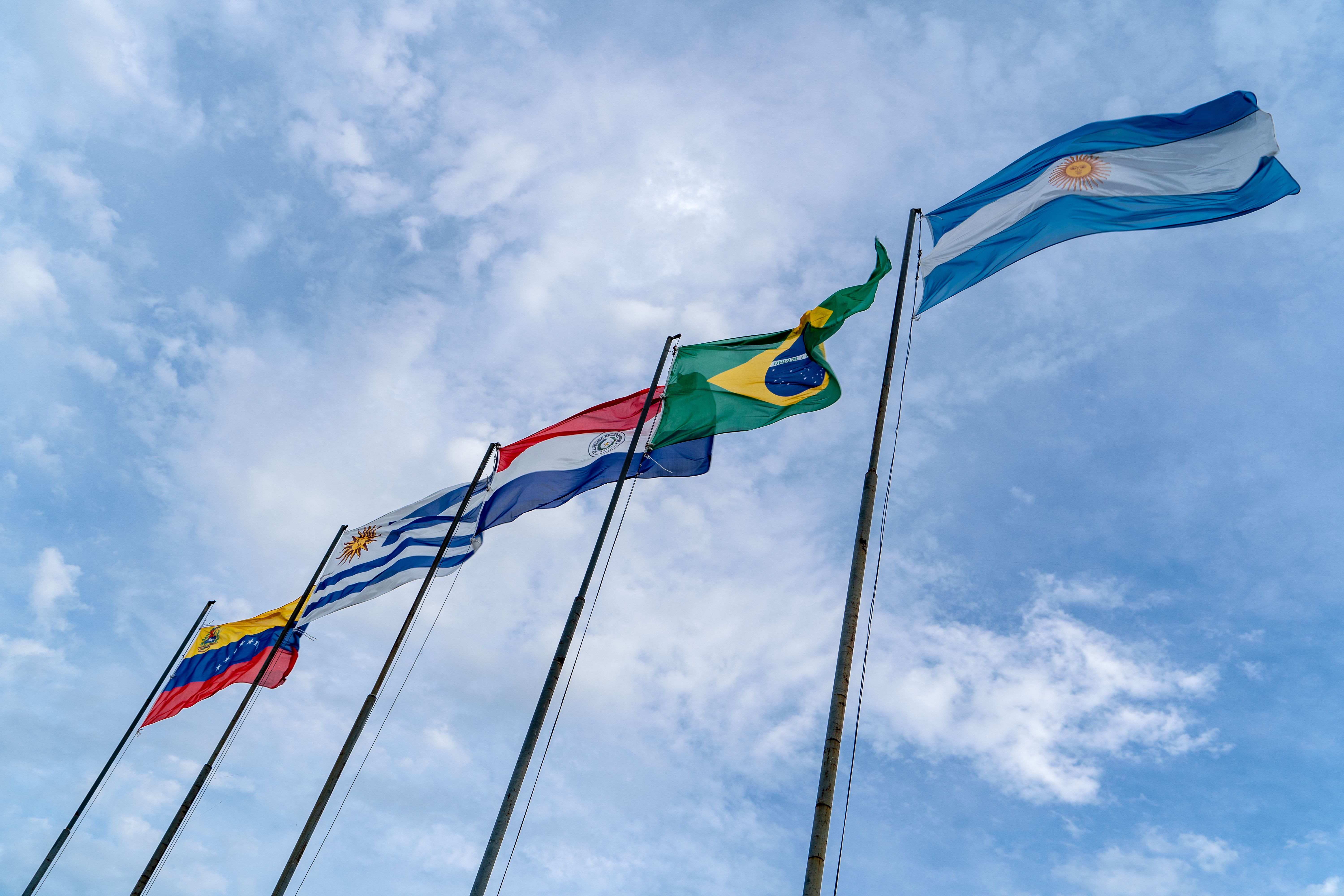 Several flagpoles with Mercosur flags.