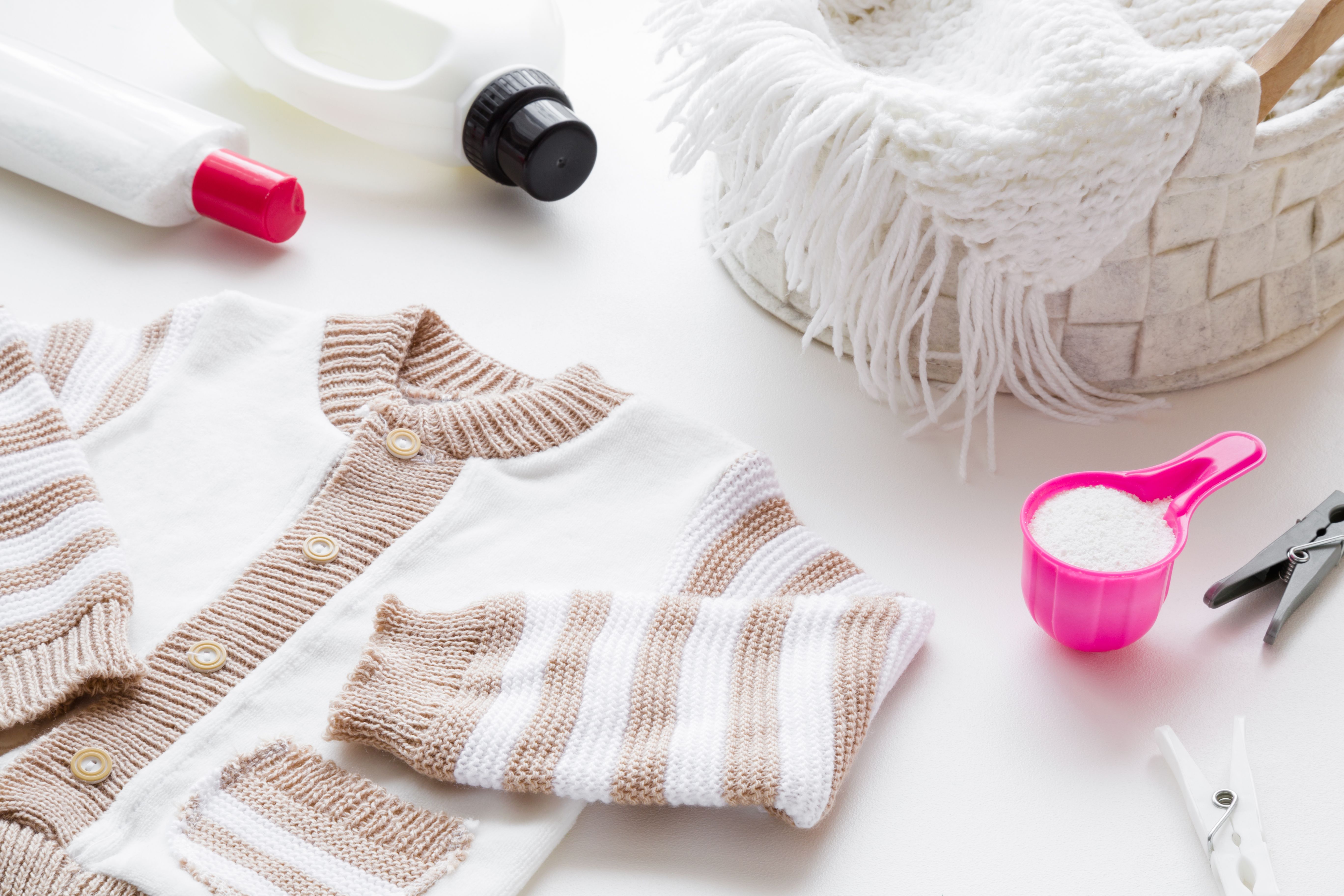 knitting baby clothes
