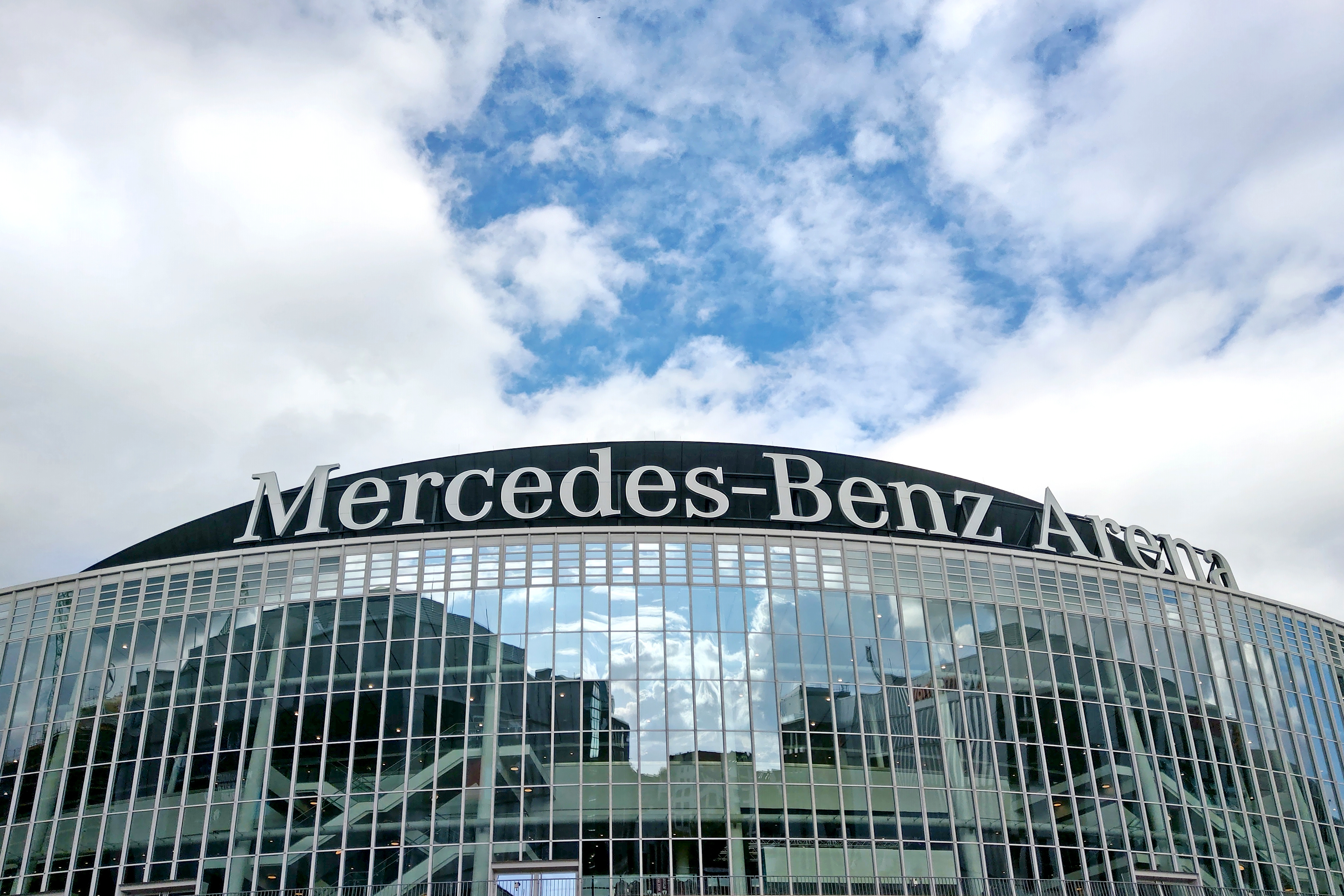 el famoso Mercedes-Benz Arena de Berlín.