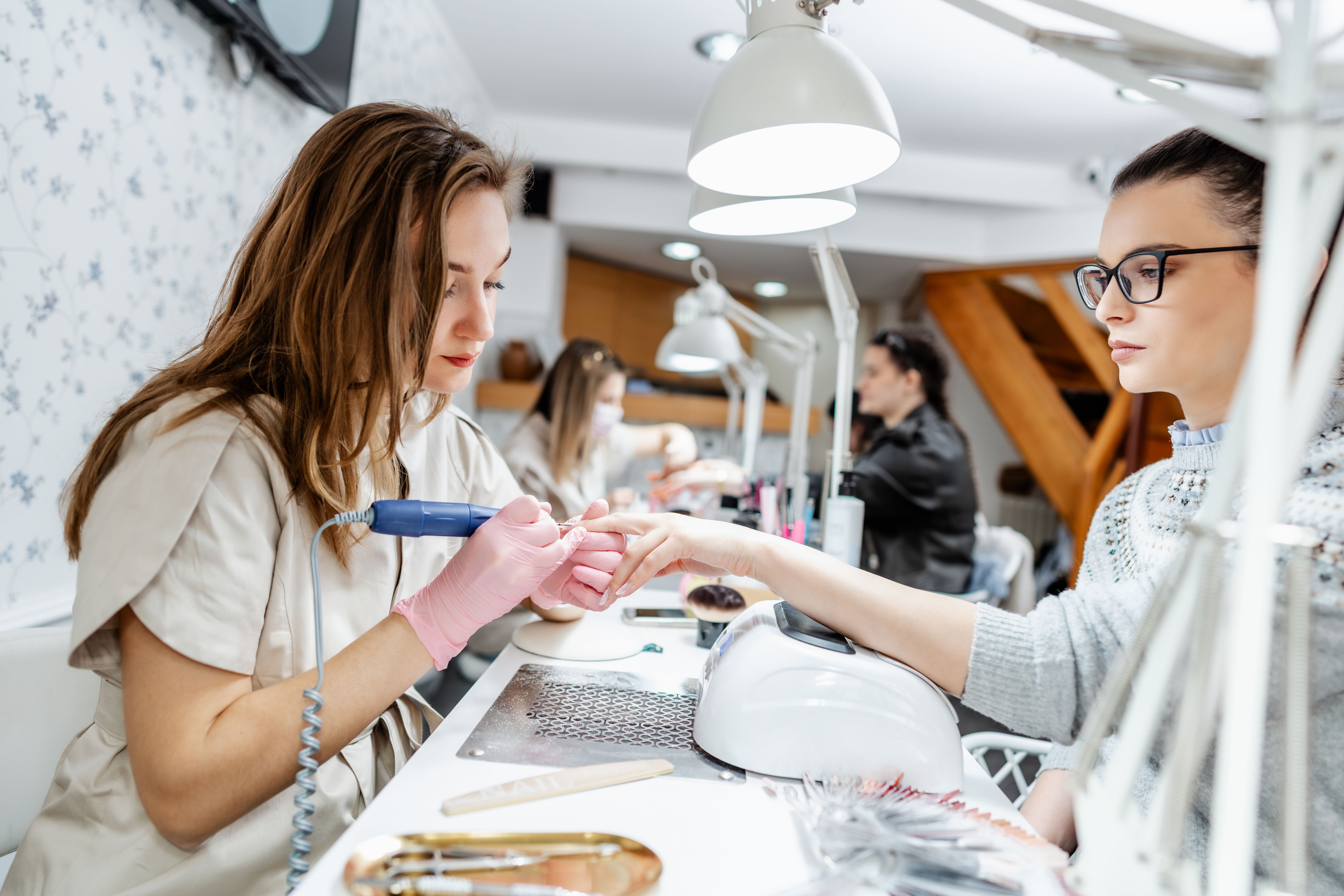 Russian nails application