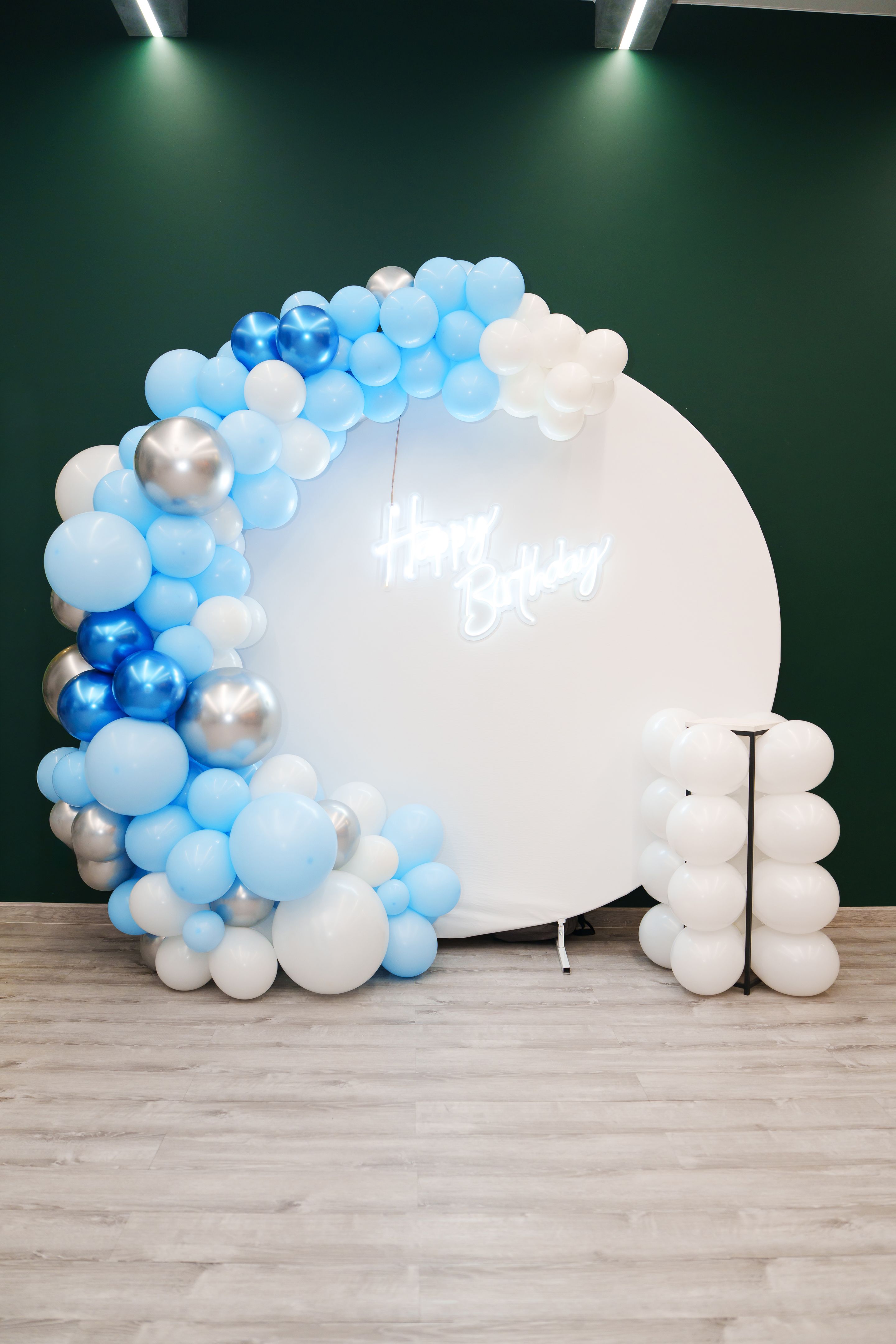 balloon backdrop setup
