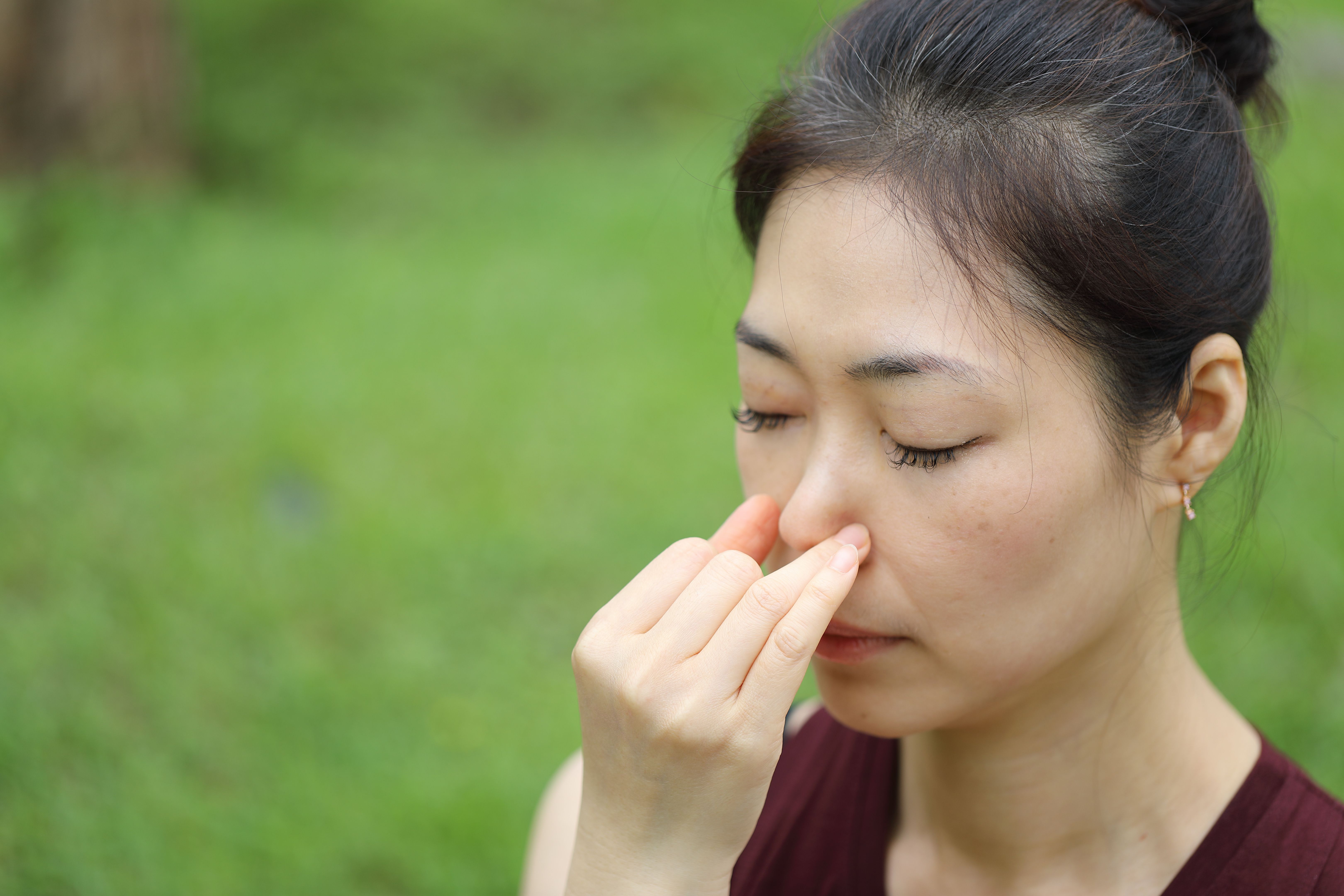 alternate nostril breathing