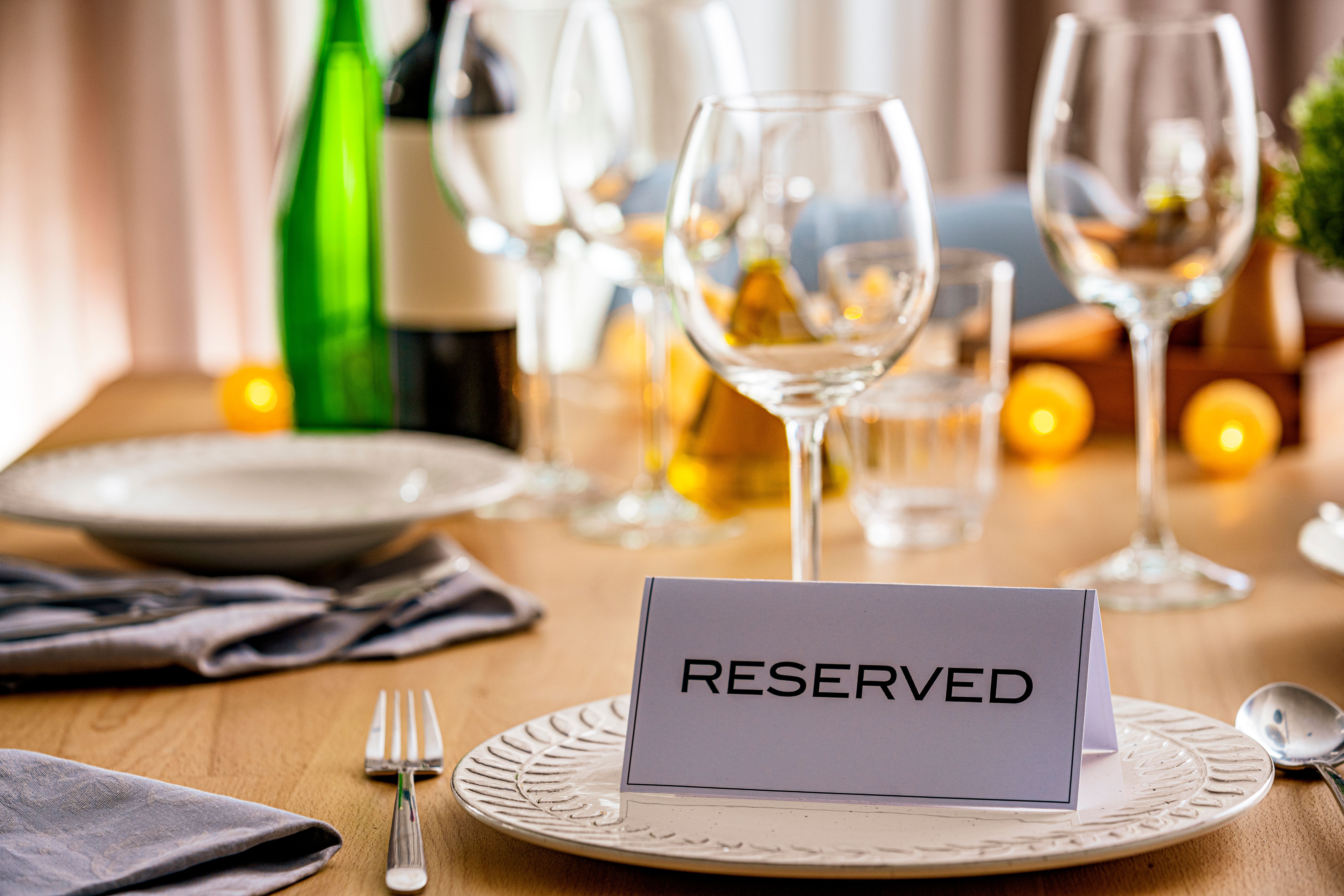 restaurant reservation