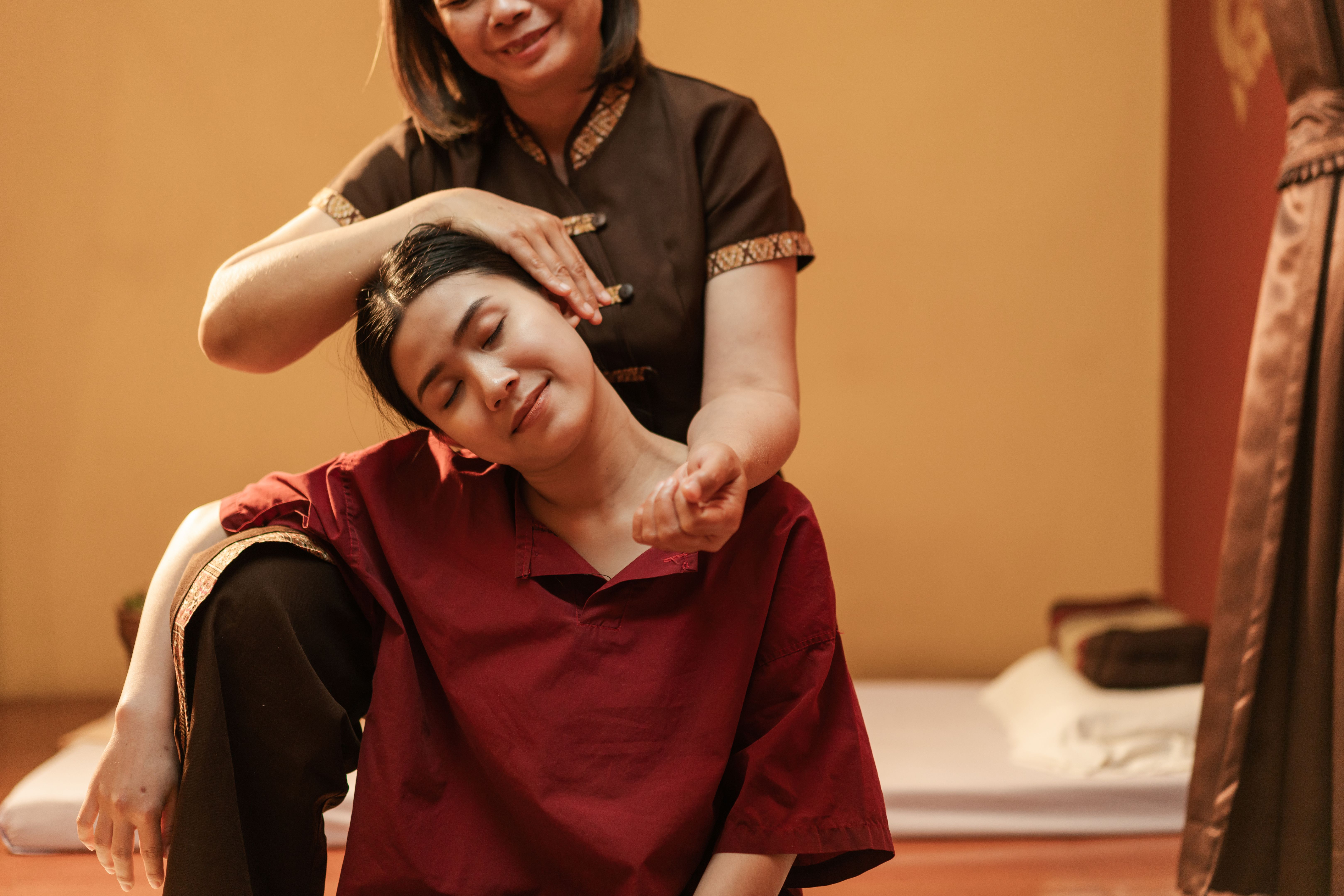 thai massage holistic