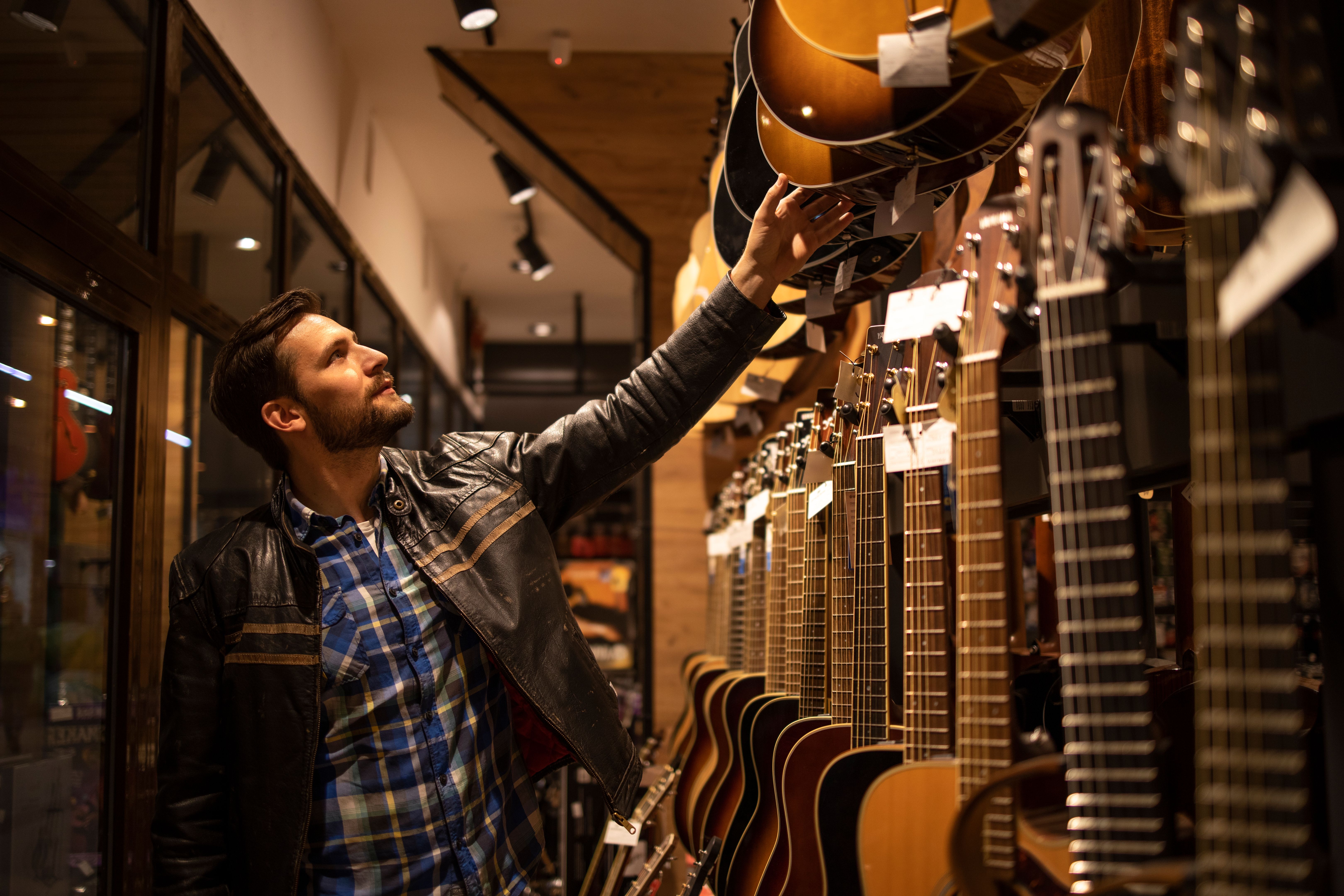 choosing guitar