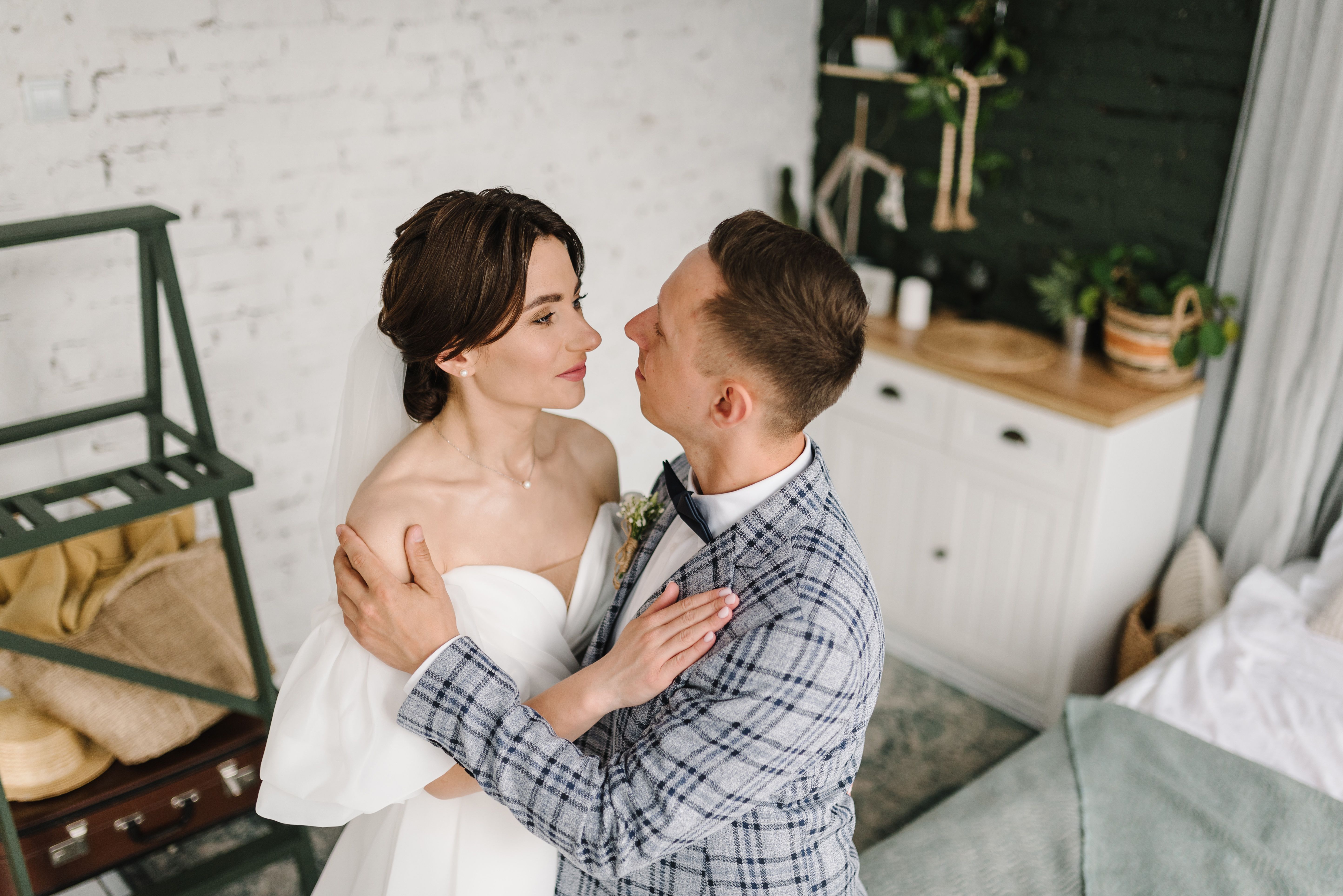 first look wedding session