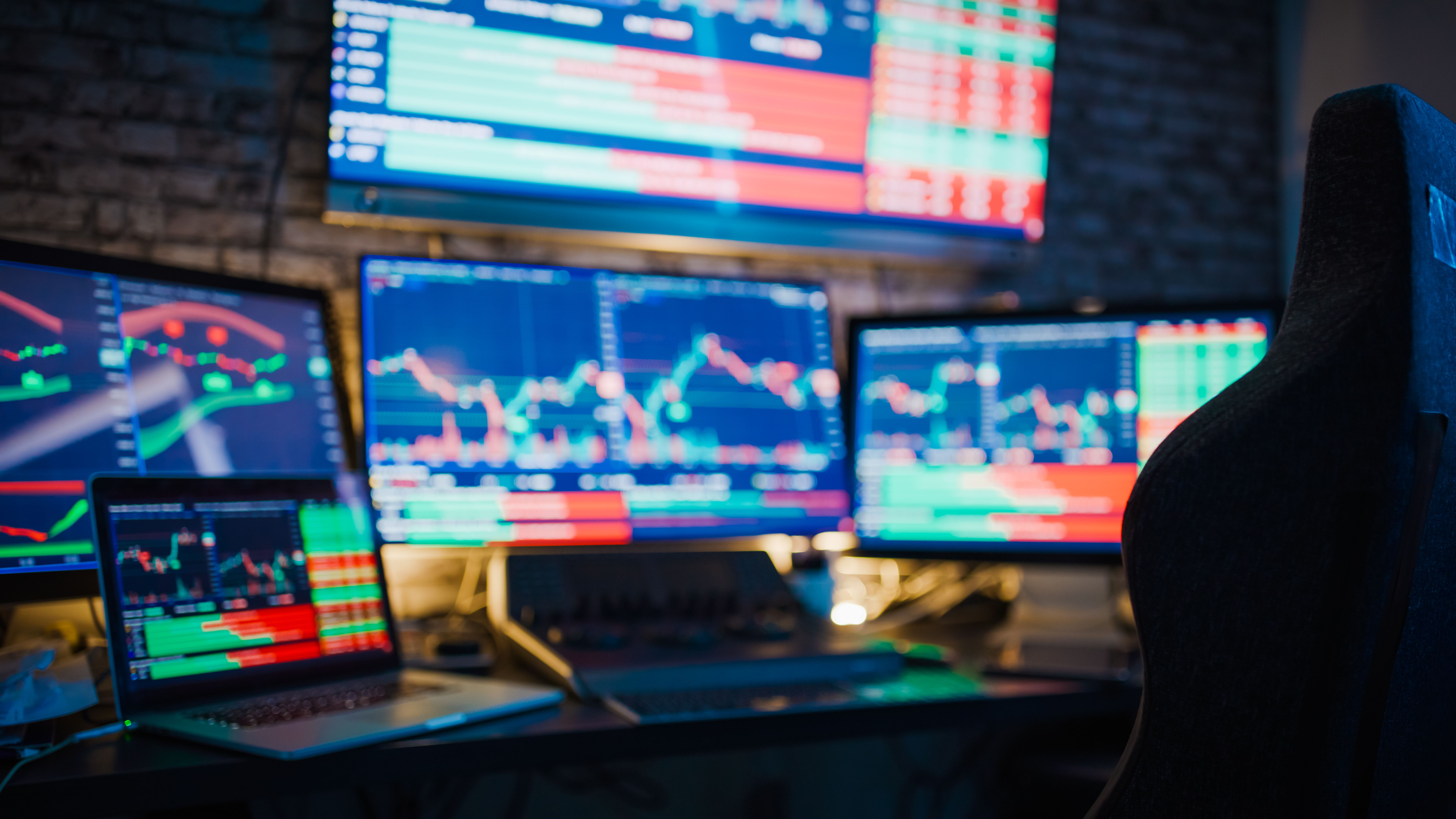 trading desk computer