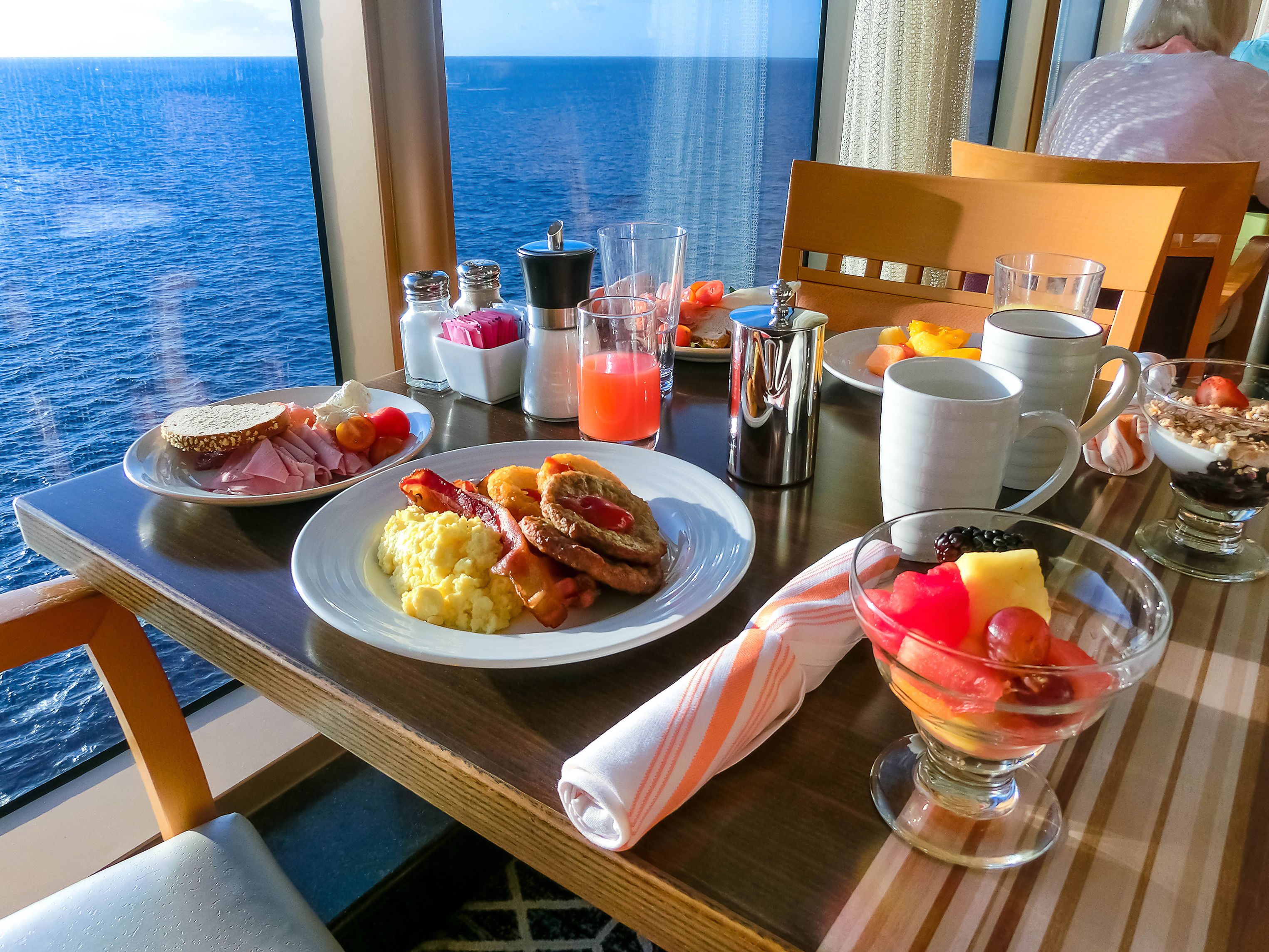 luxury cruise dining