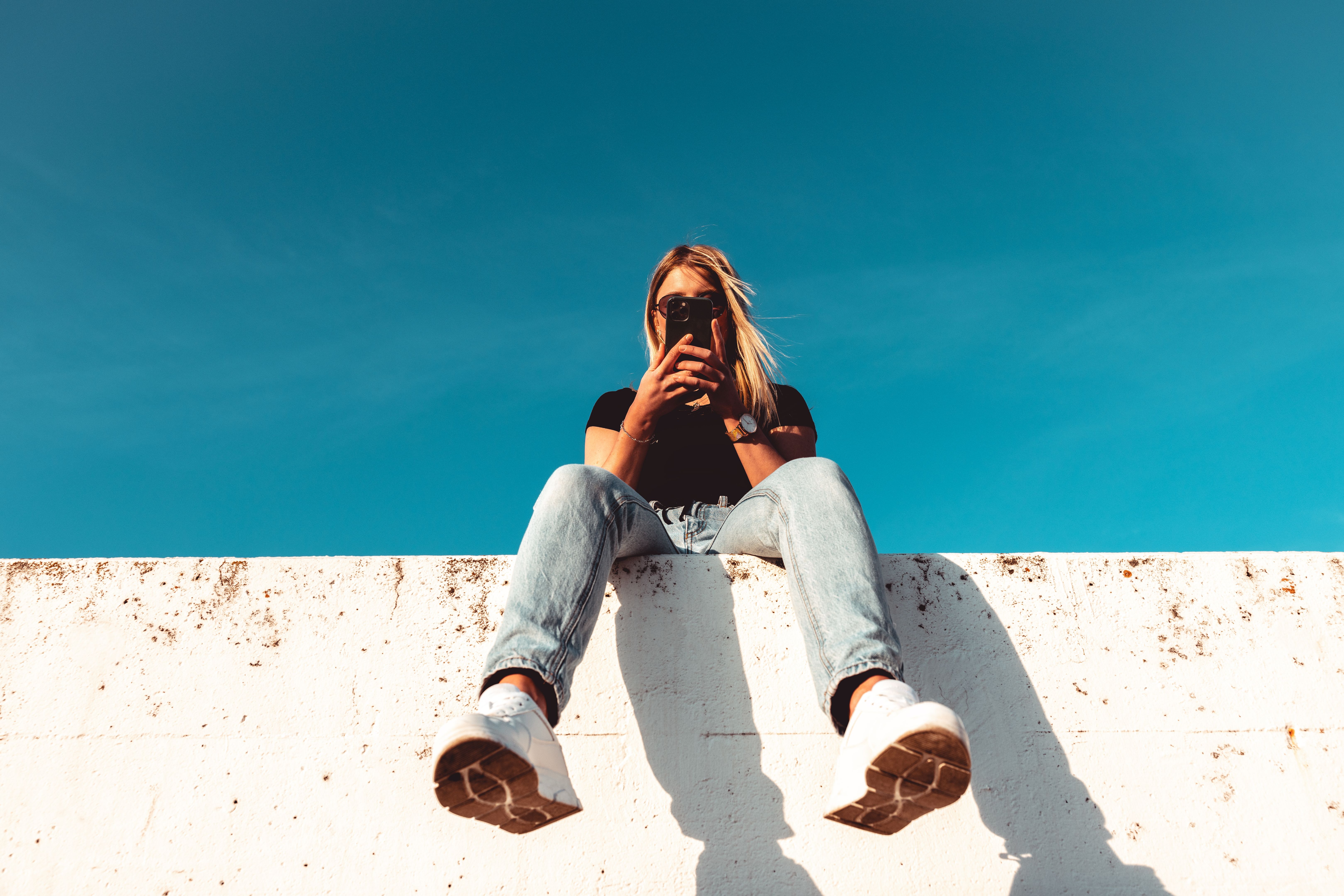 people using smartphones