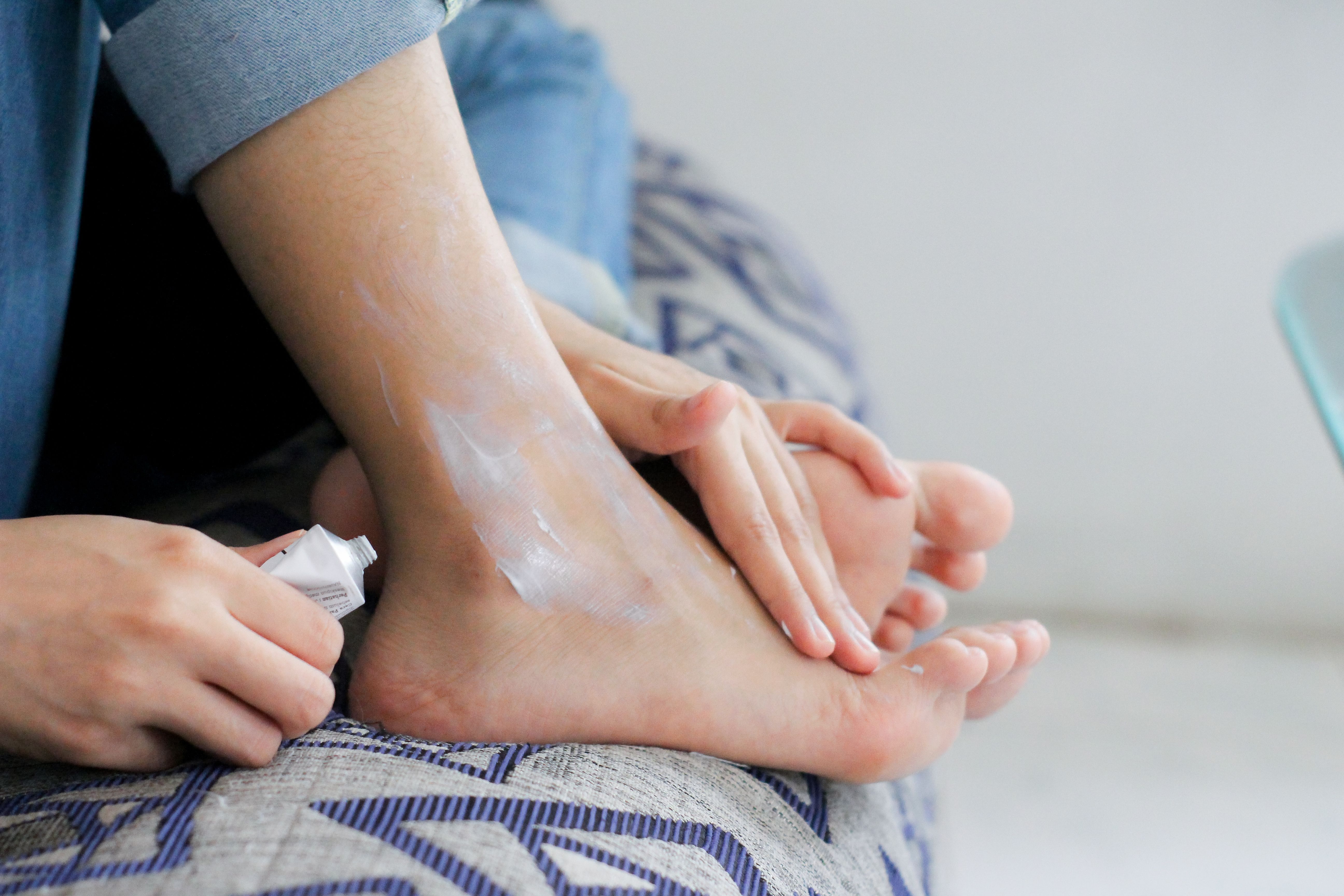 foot cream application