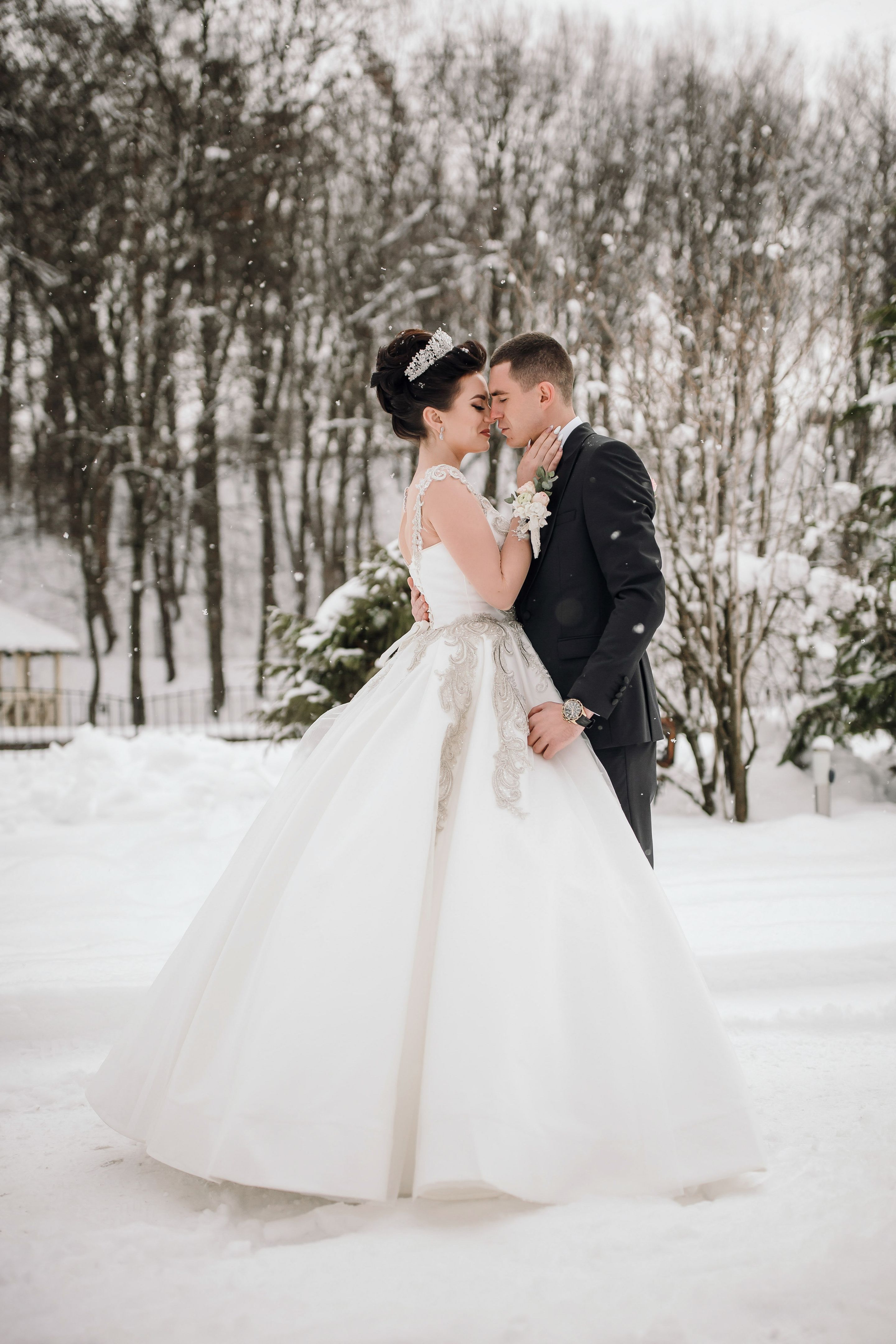 winter wedding snow