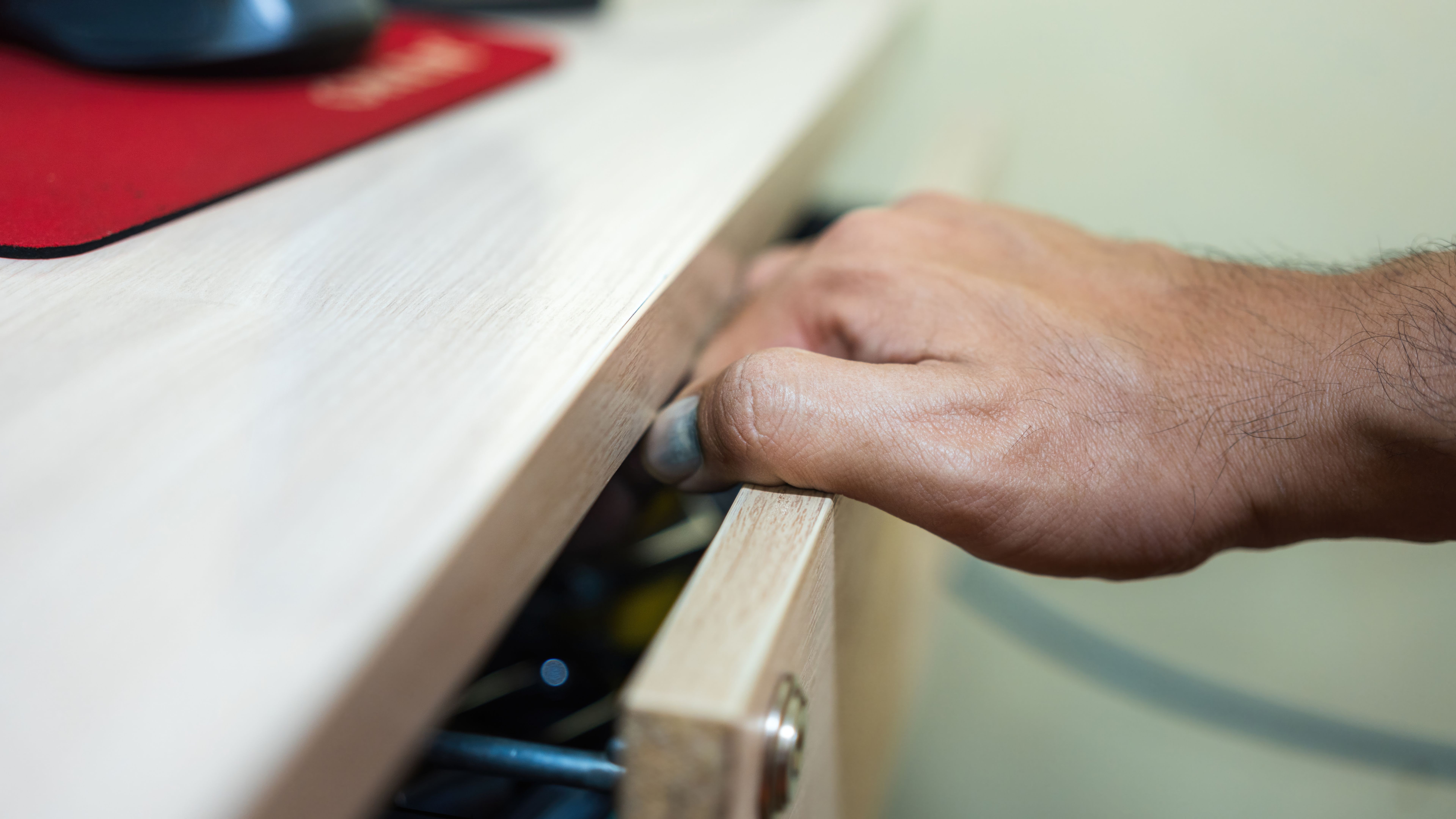 closet hardware inspection