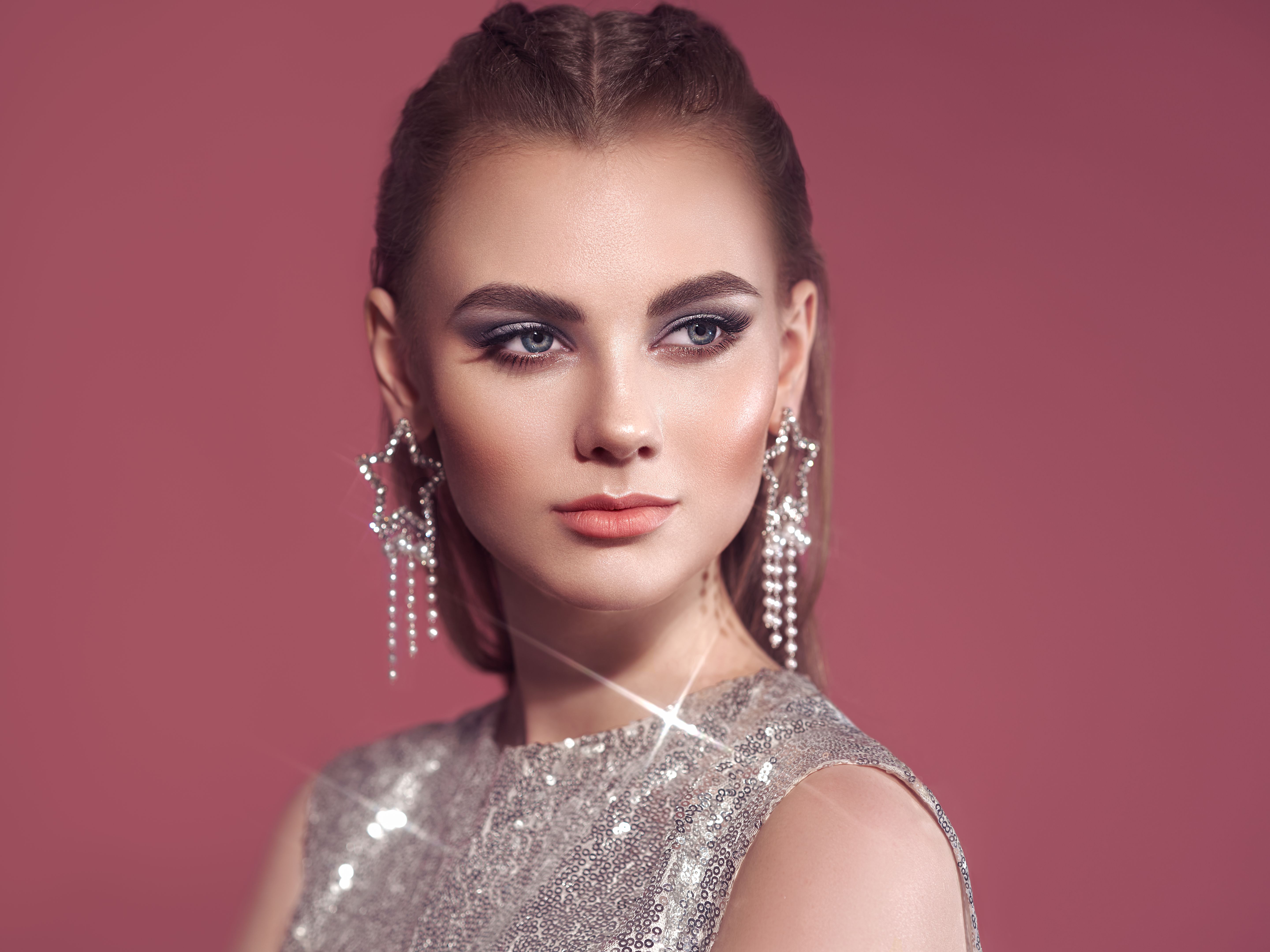 Portrait beautiful woman with jewelry