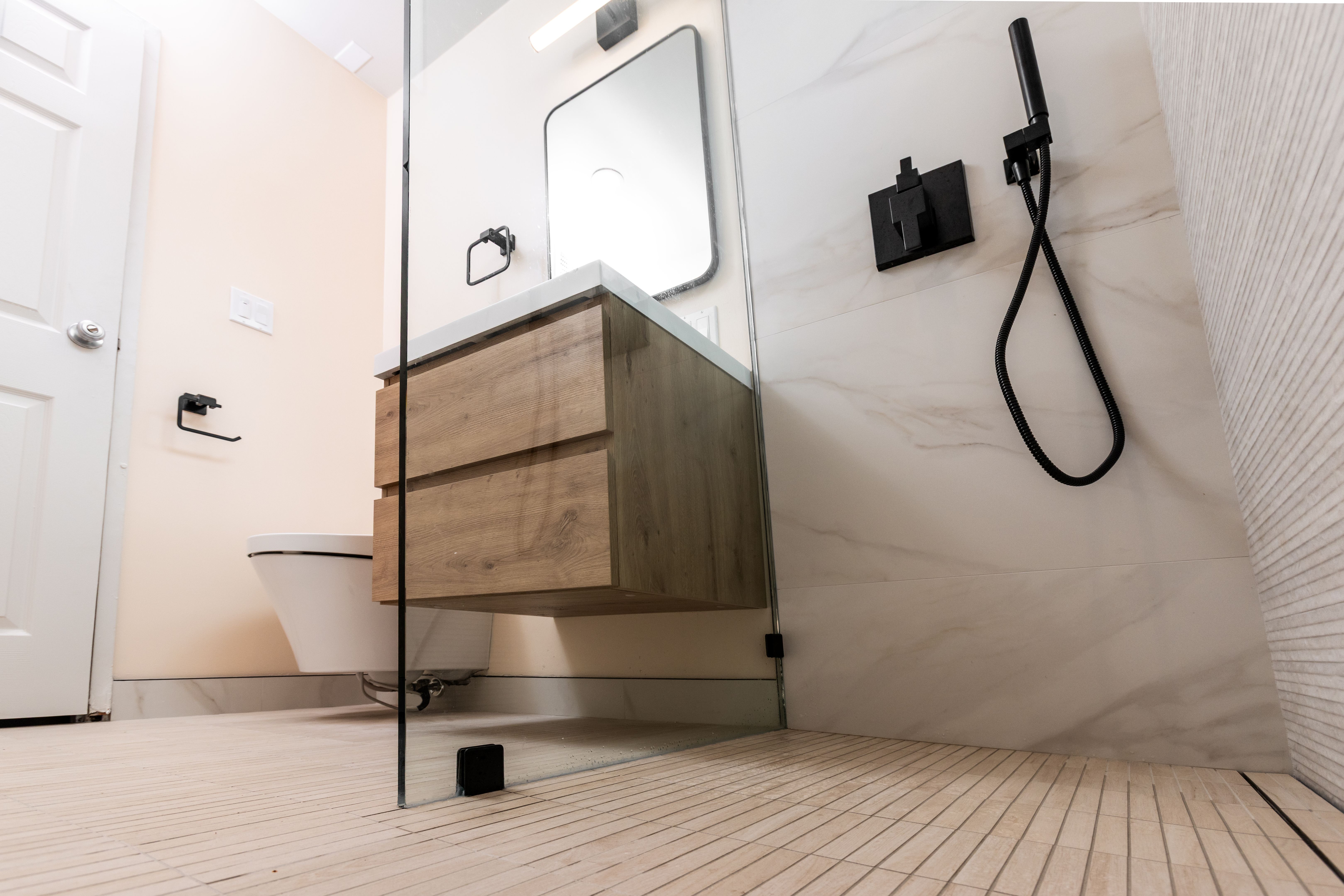 suspended bathroom vanity