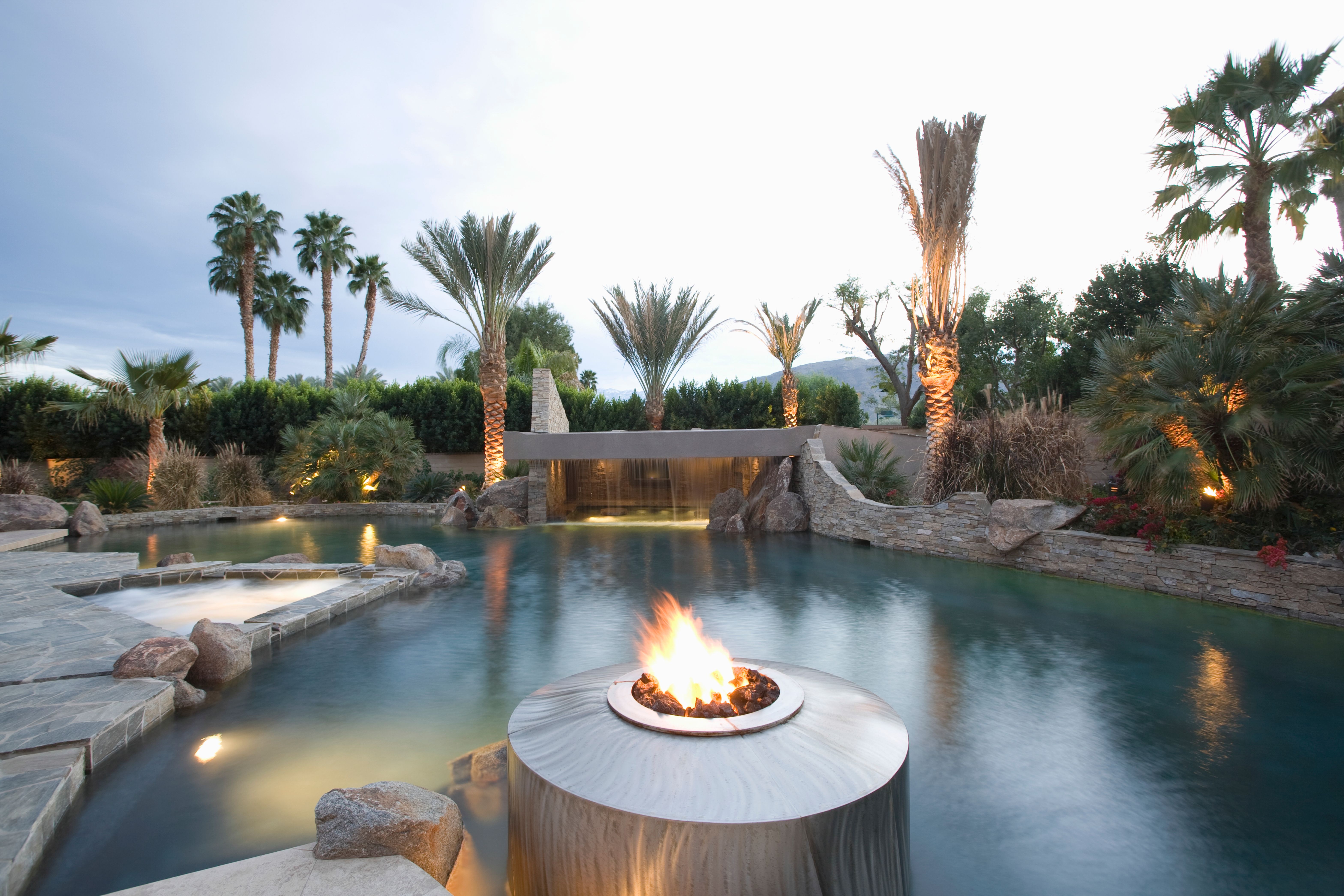luxury pool features