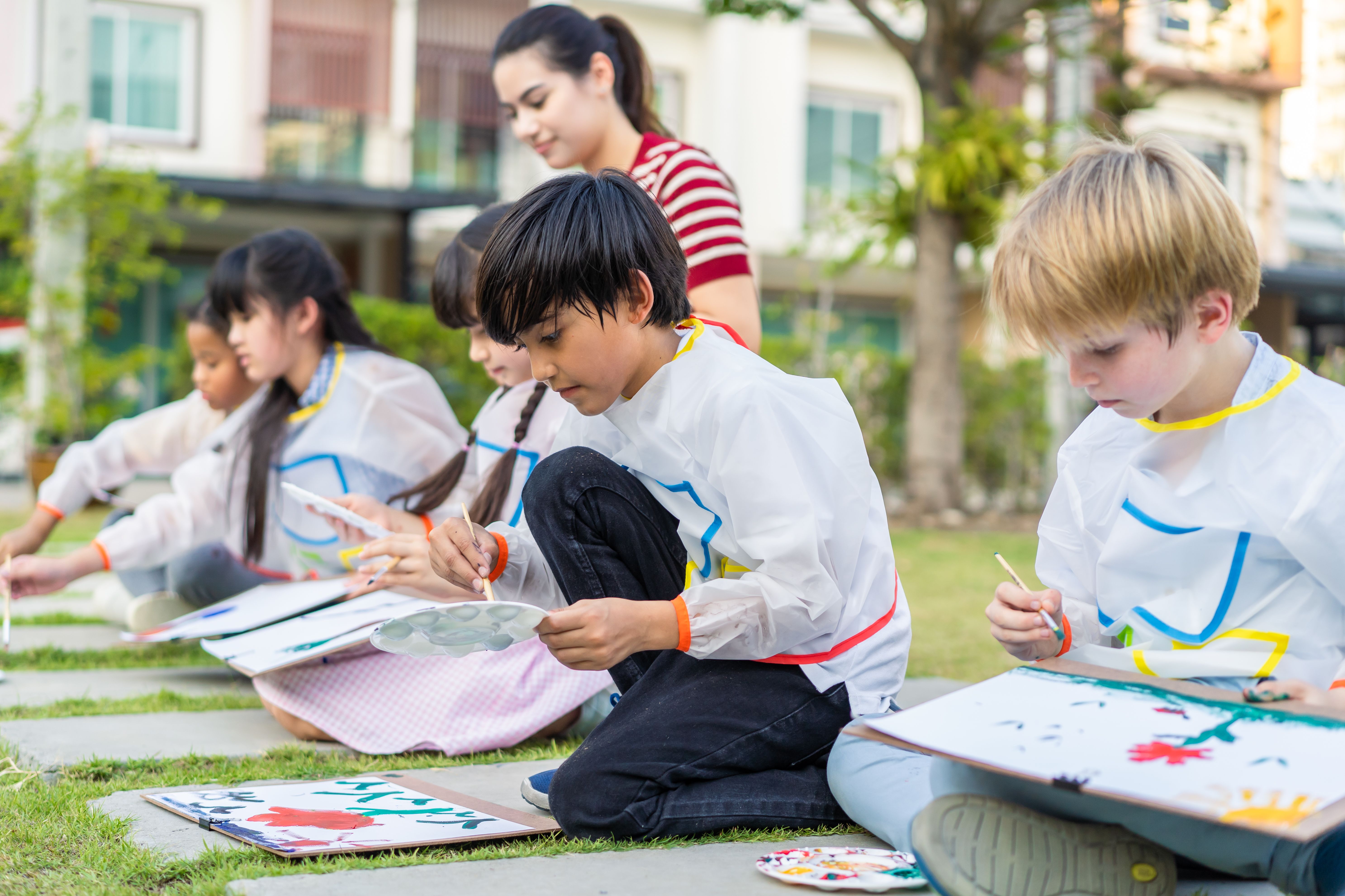 students outdoor art