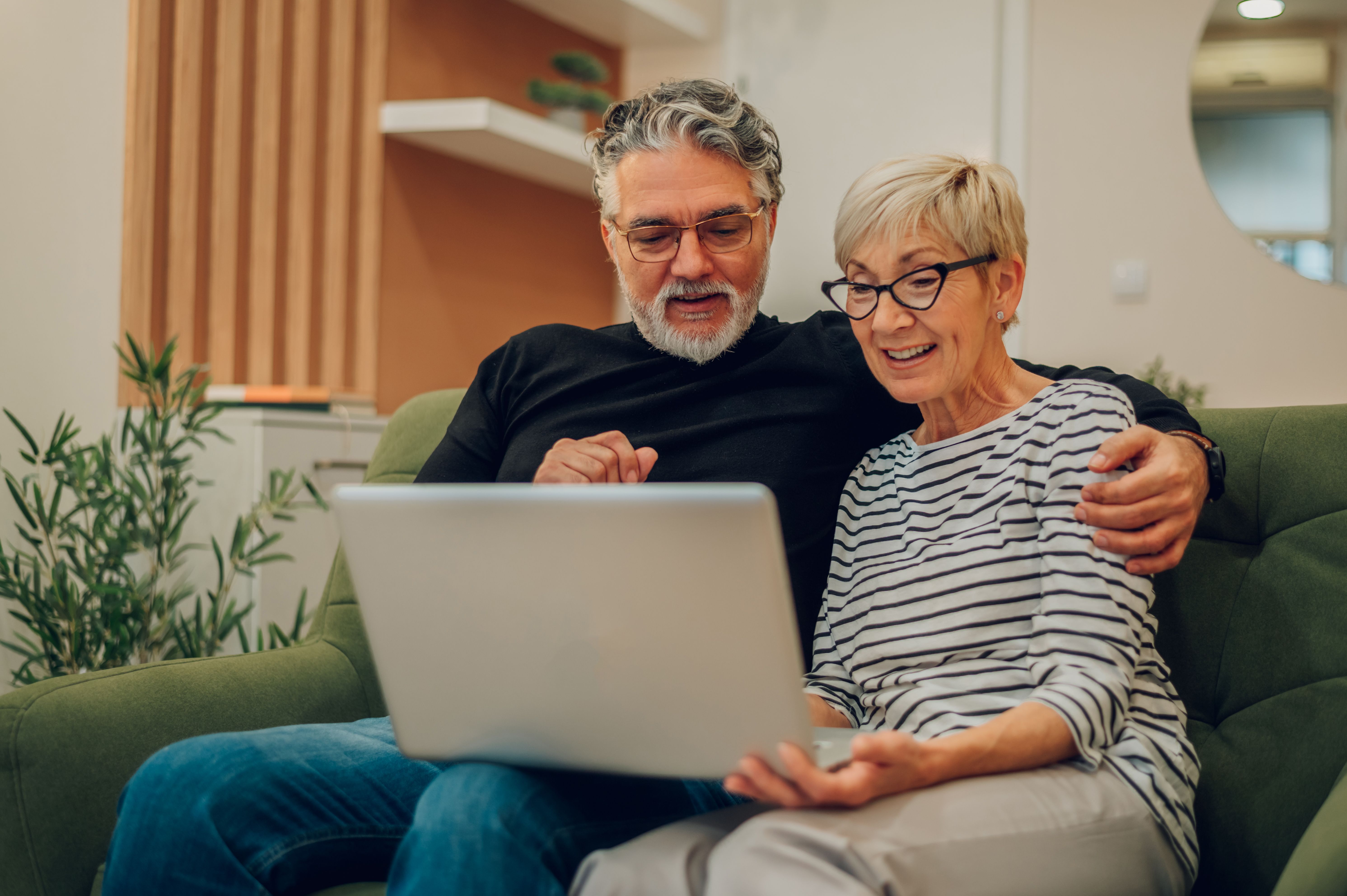 senior browsing