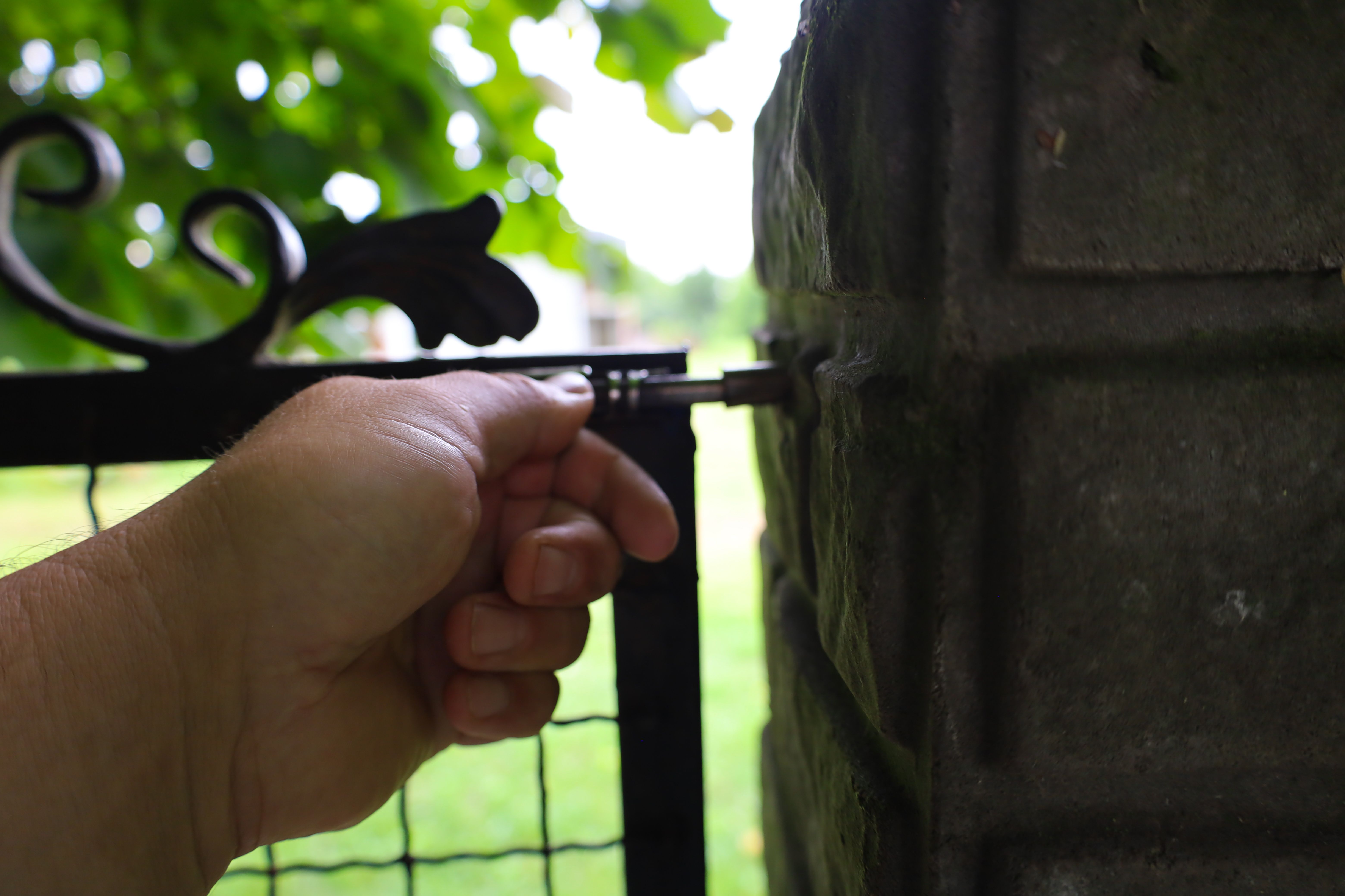 installing a garden gate