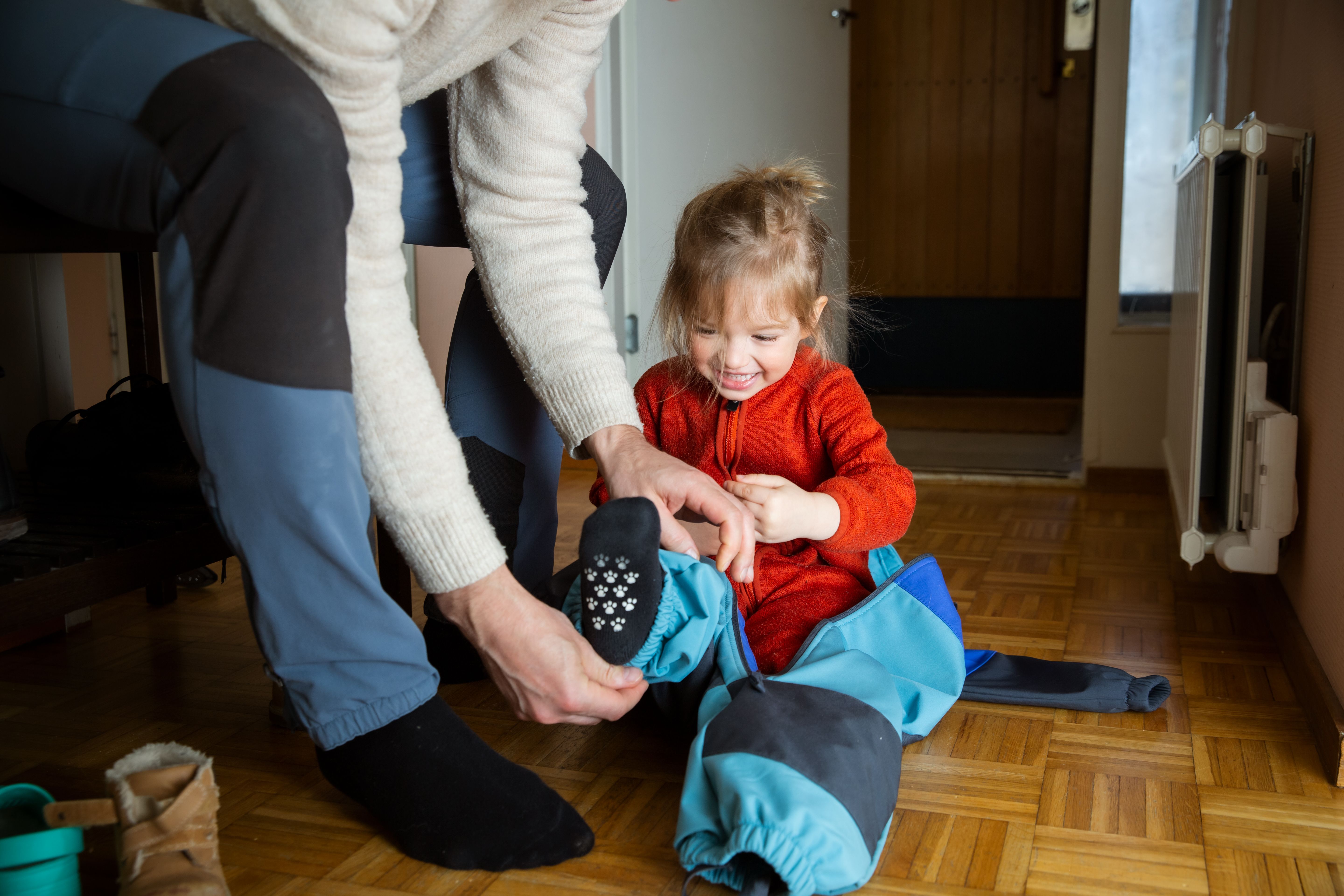 toddler dressing independently