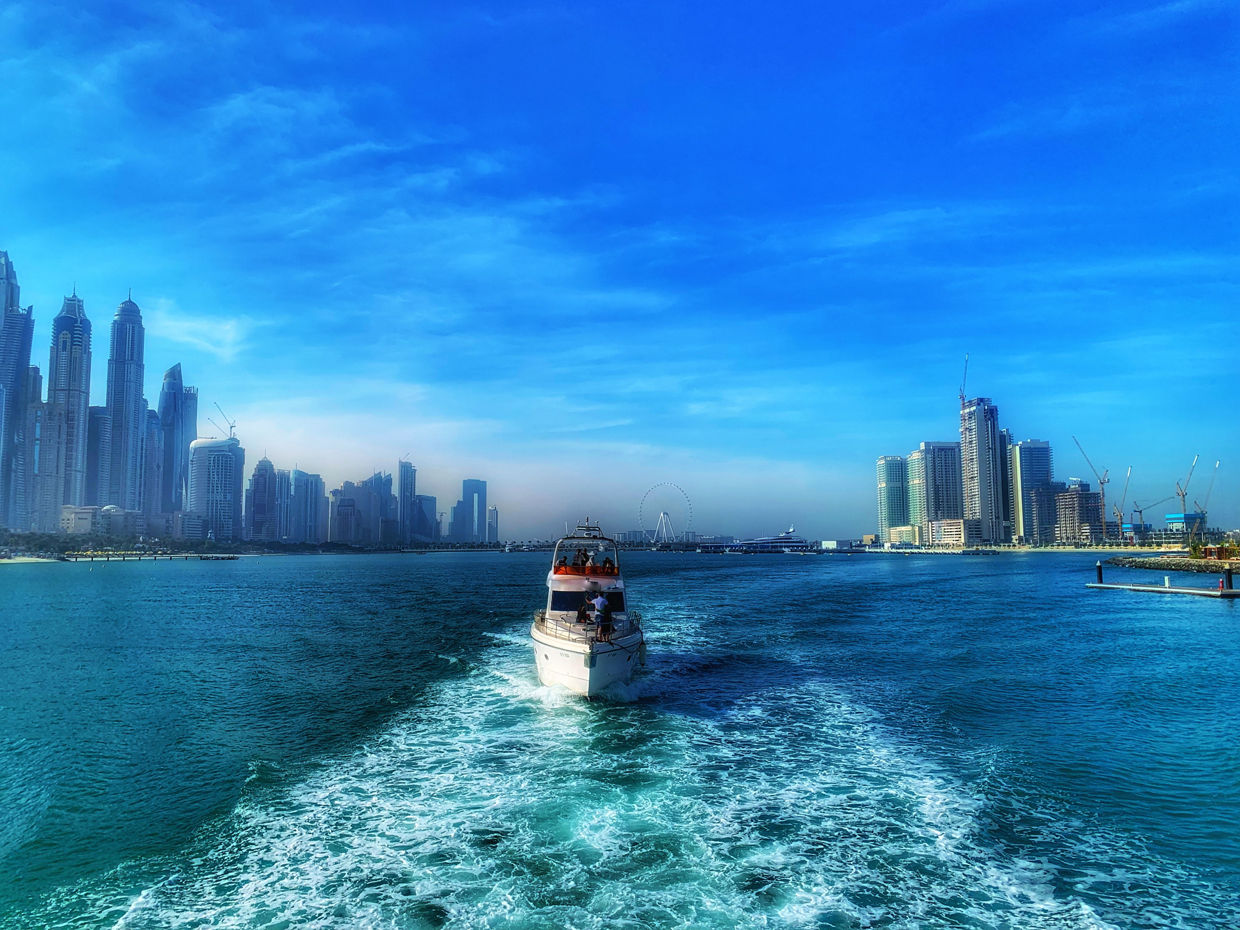 Cruise in Dubai Cruise in Dubai