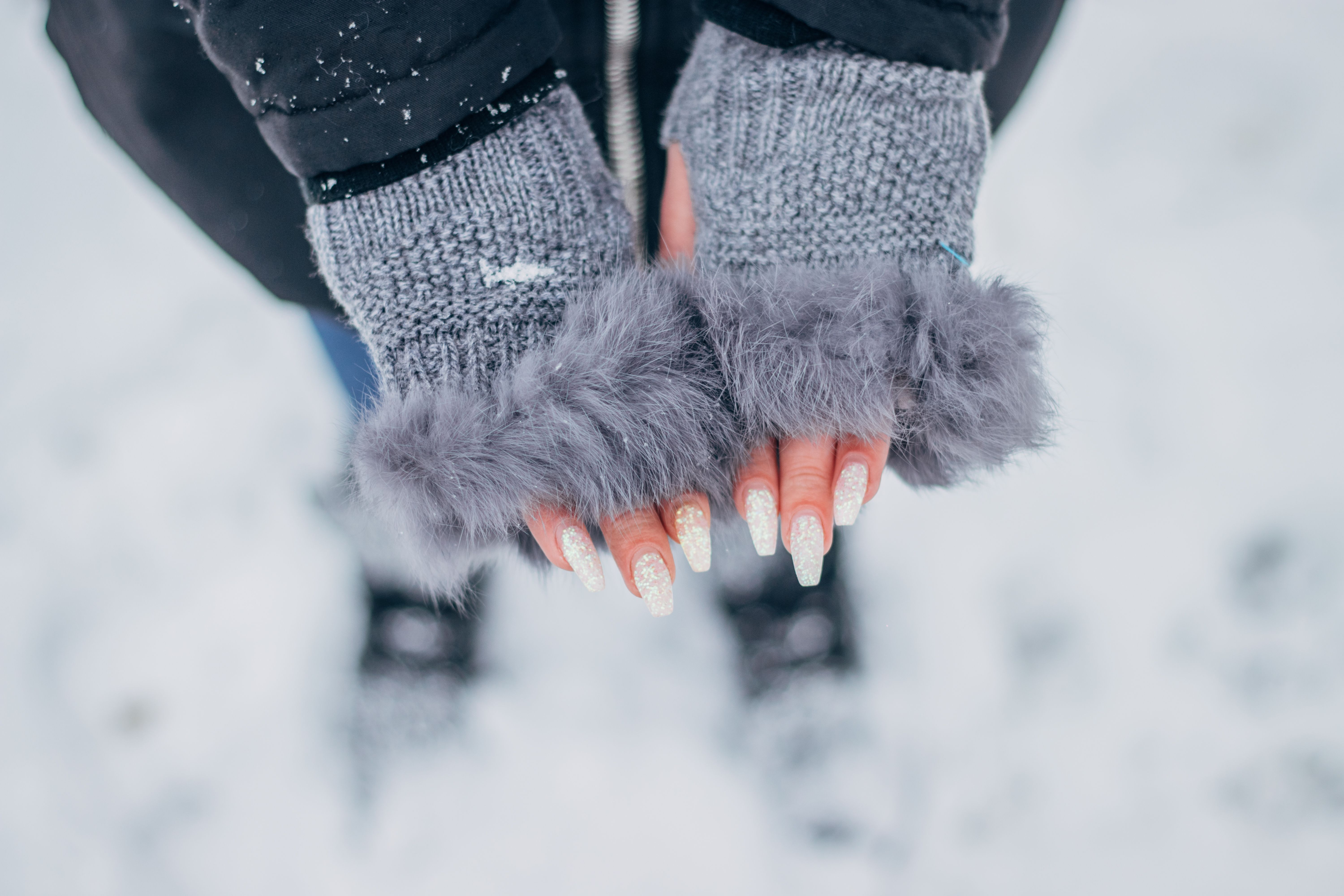winter gloves nails