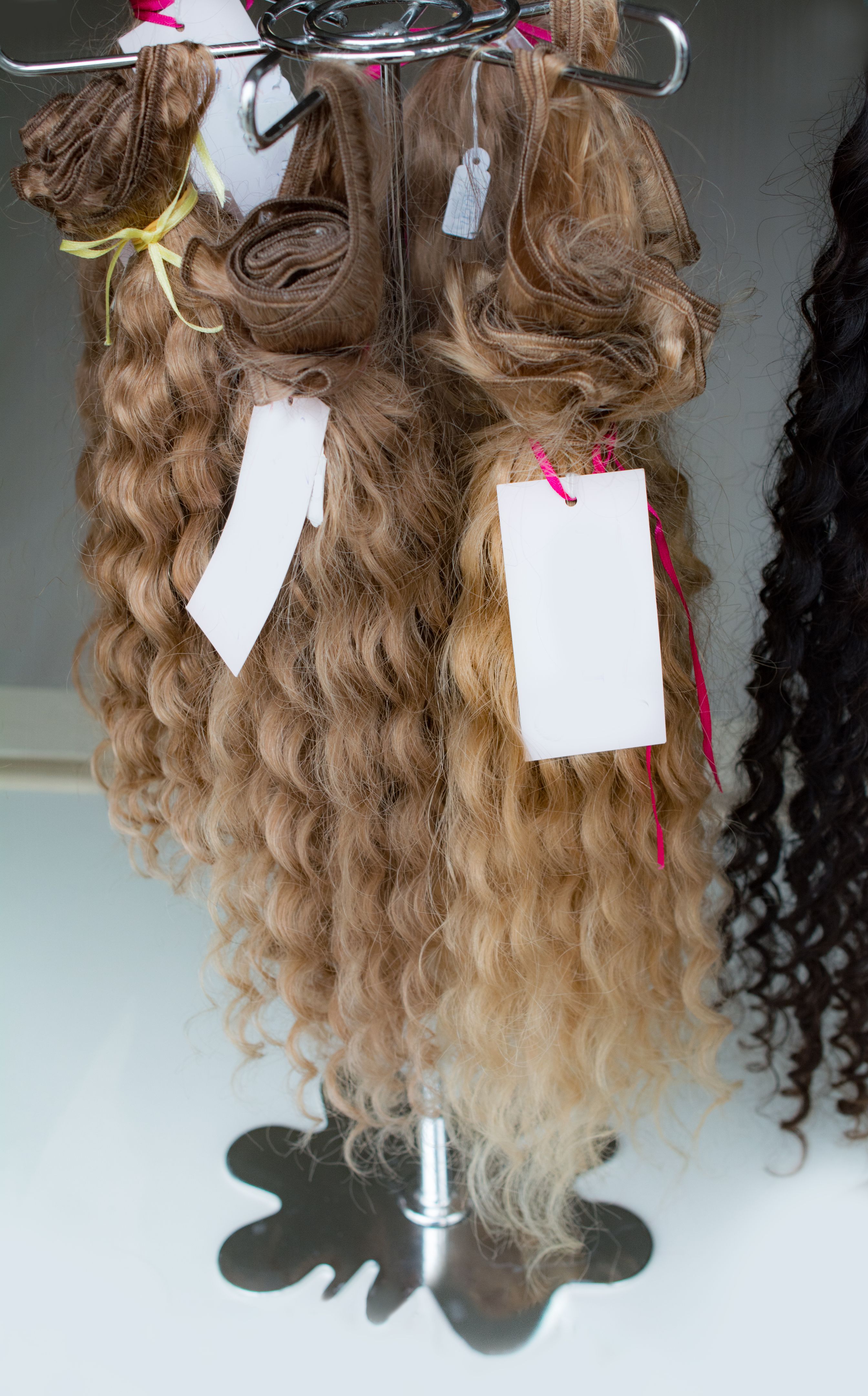 hair extensions display