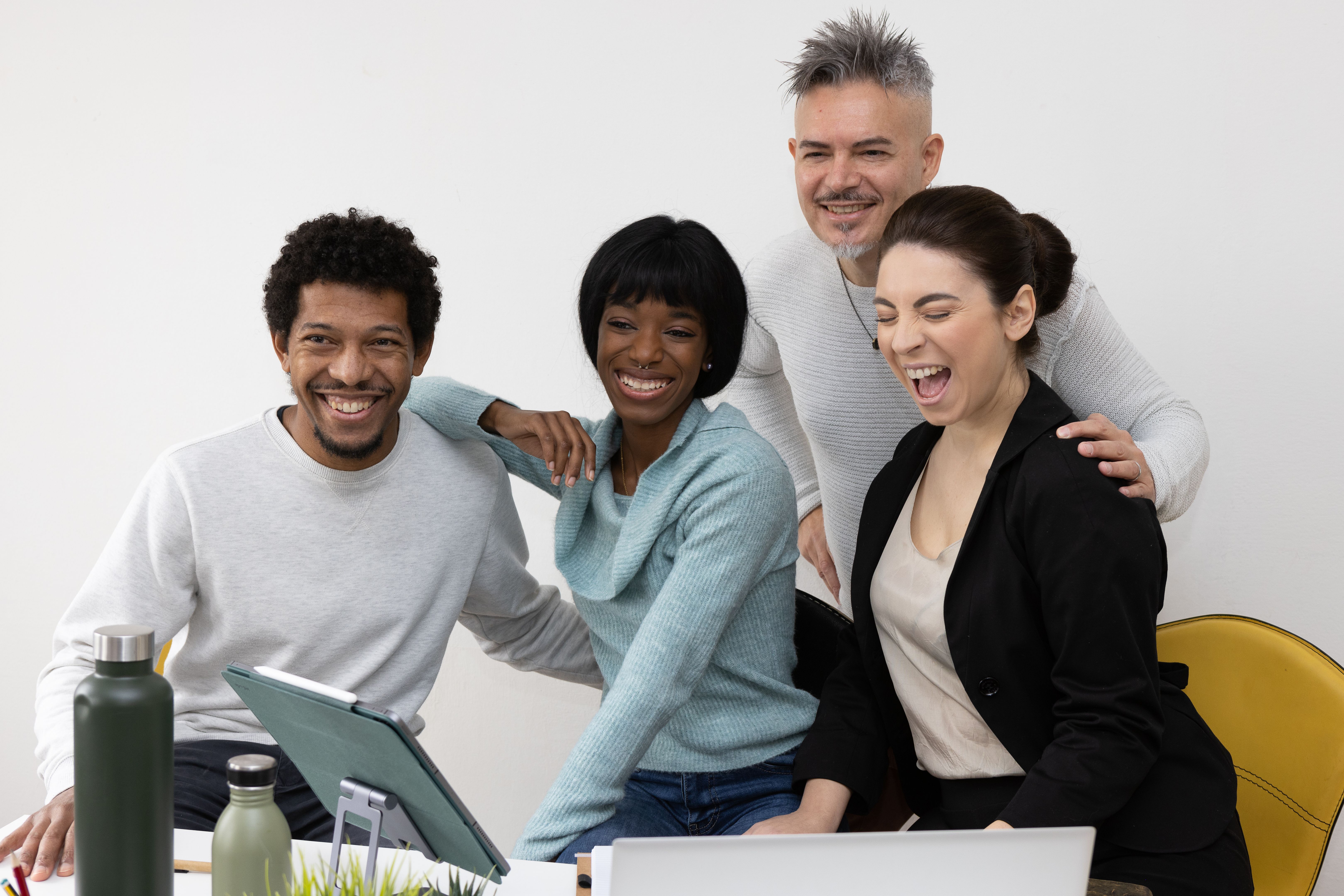 equipo trabajo feliz