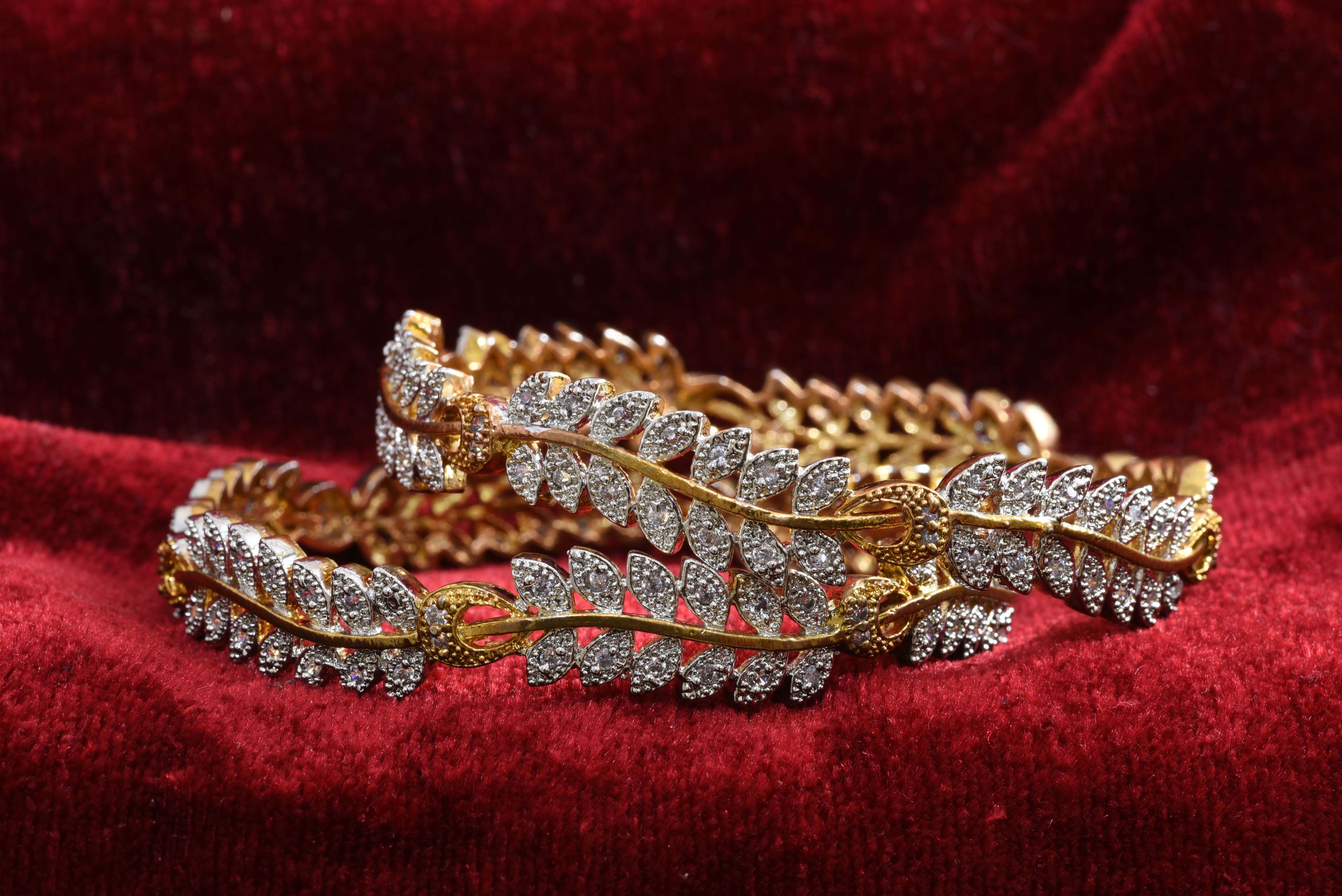 historical jewellery