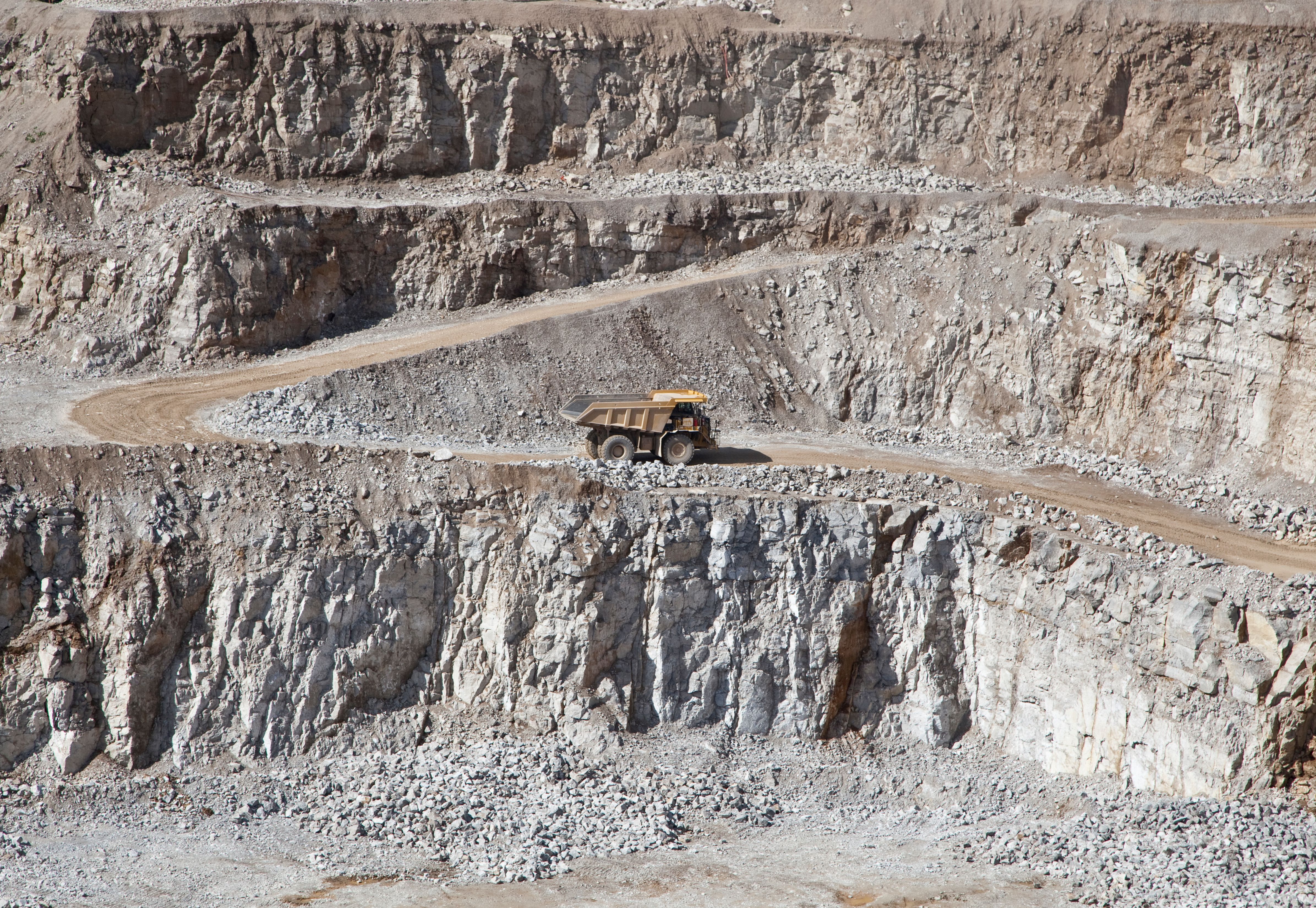 Dump truck
