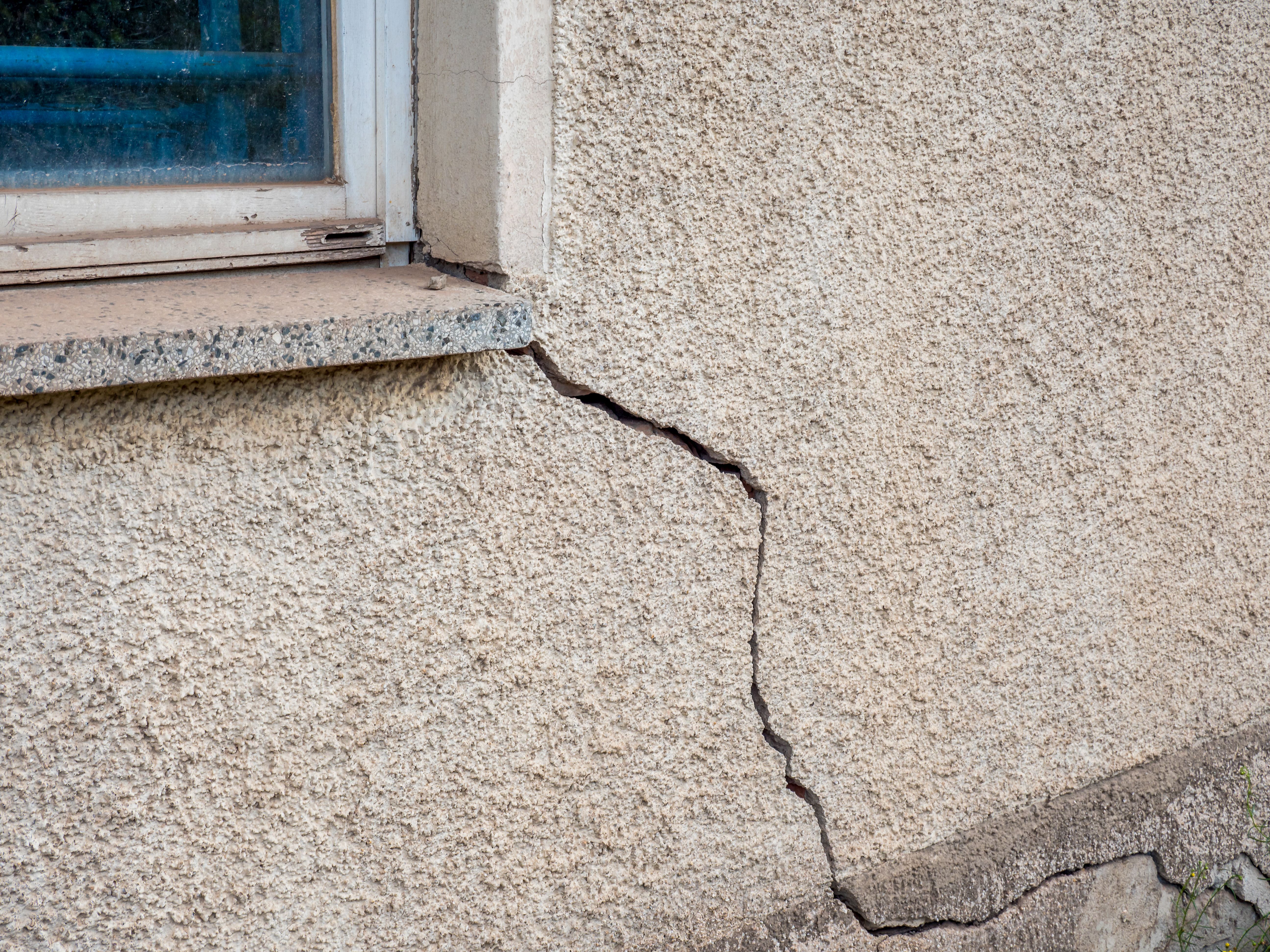 cracked stucco