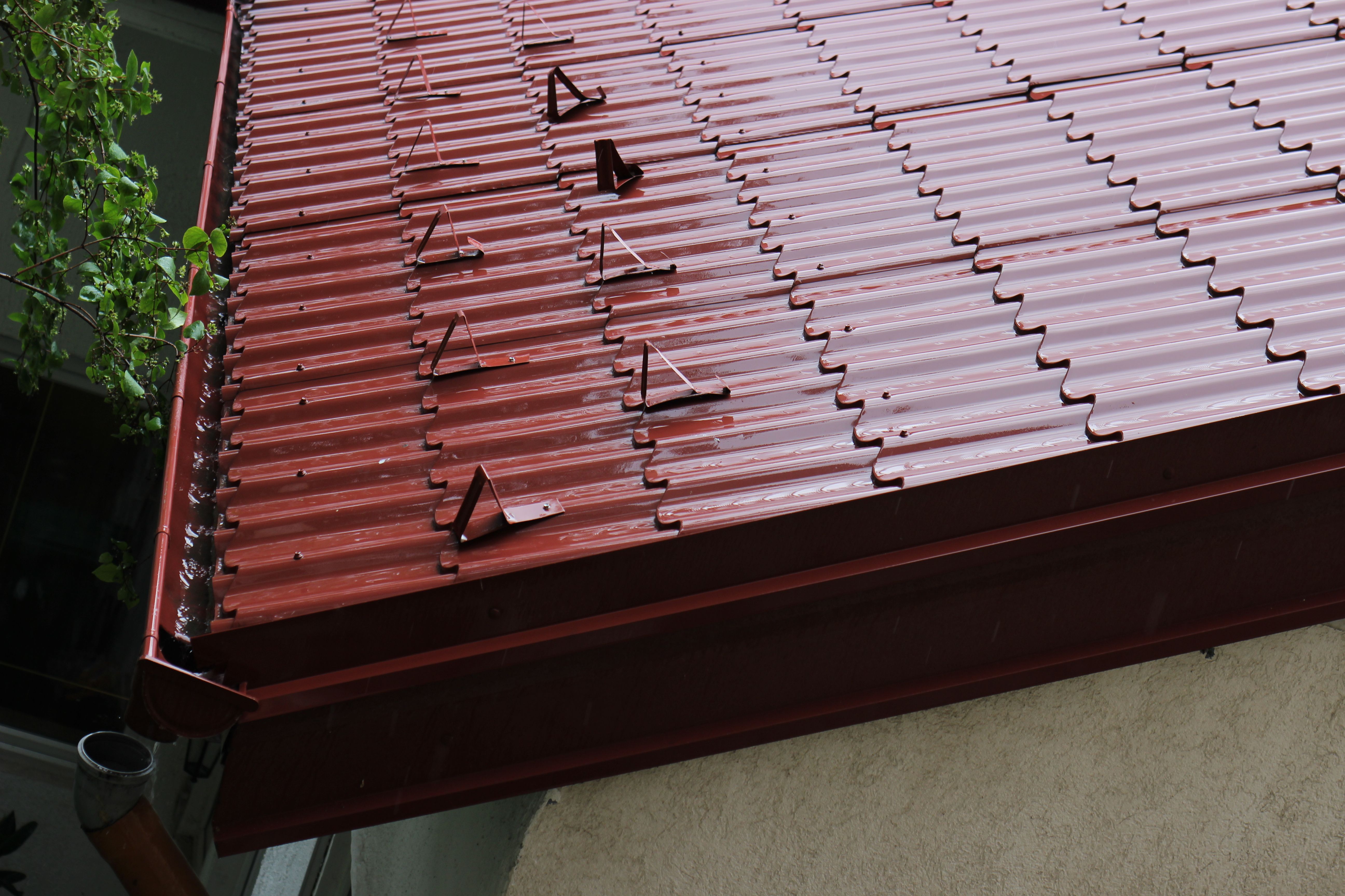 storm-resistant roof