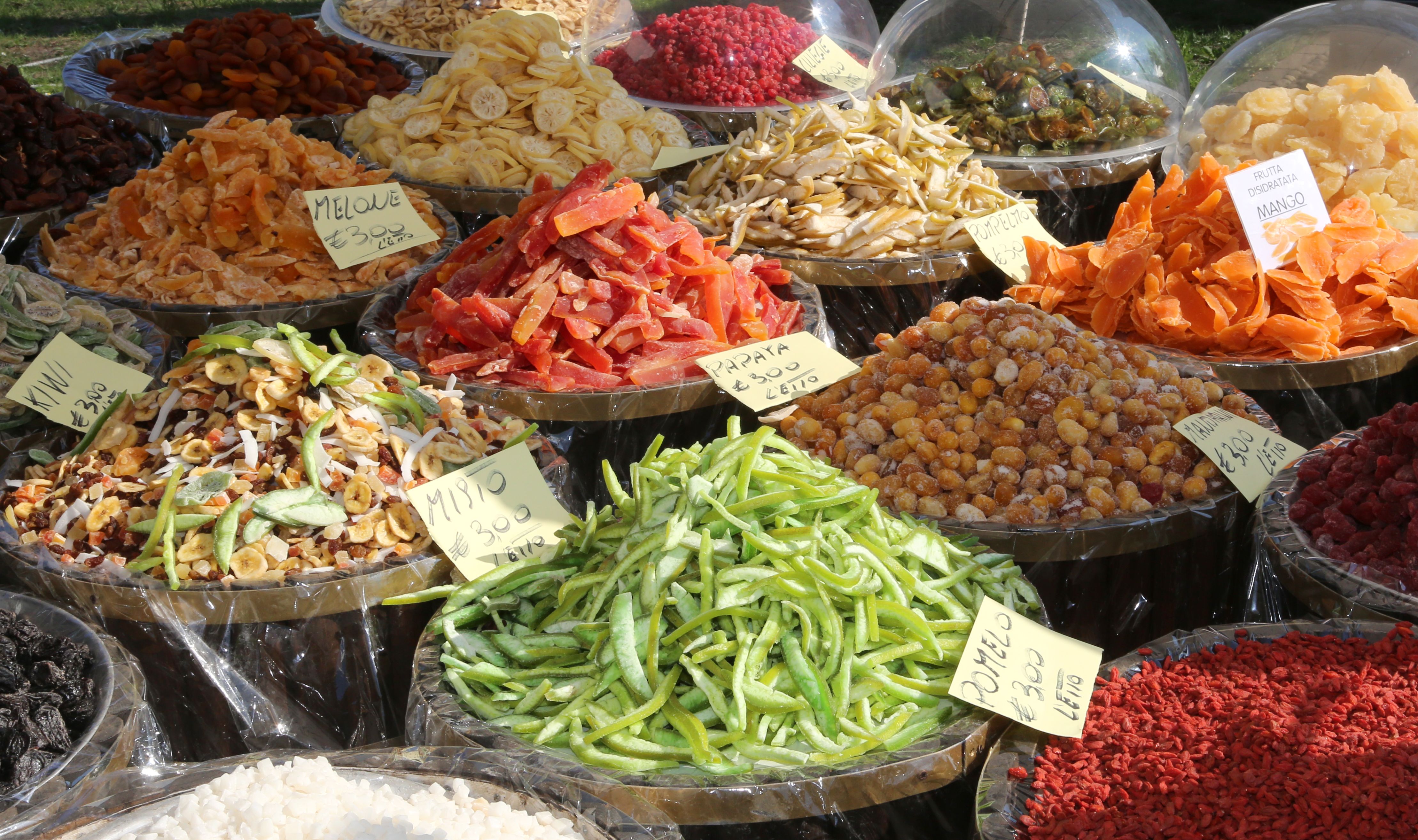 fruits for sale at the italian market with the names of fruits i fruits for sale at the italian market with the names of fruits i