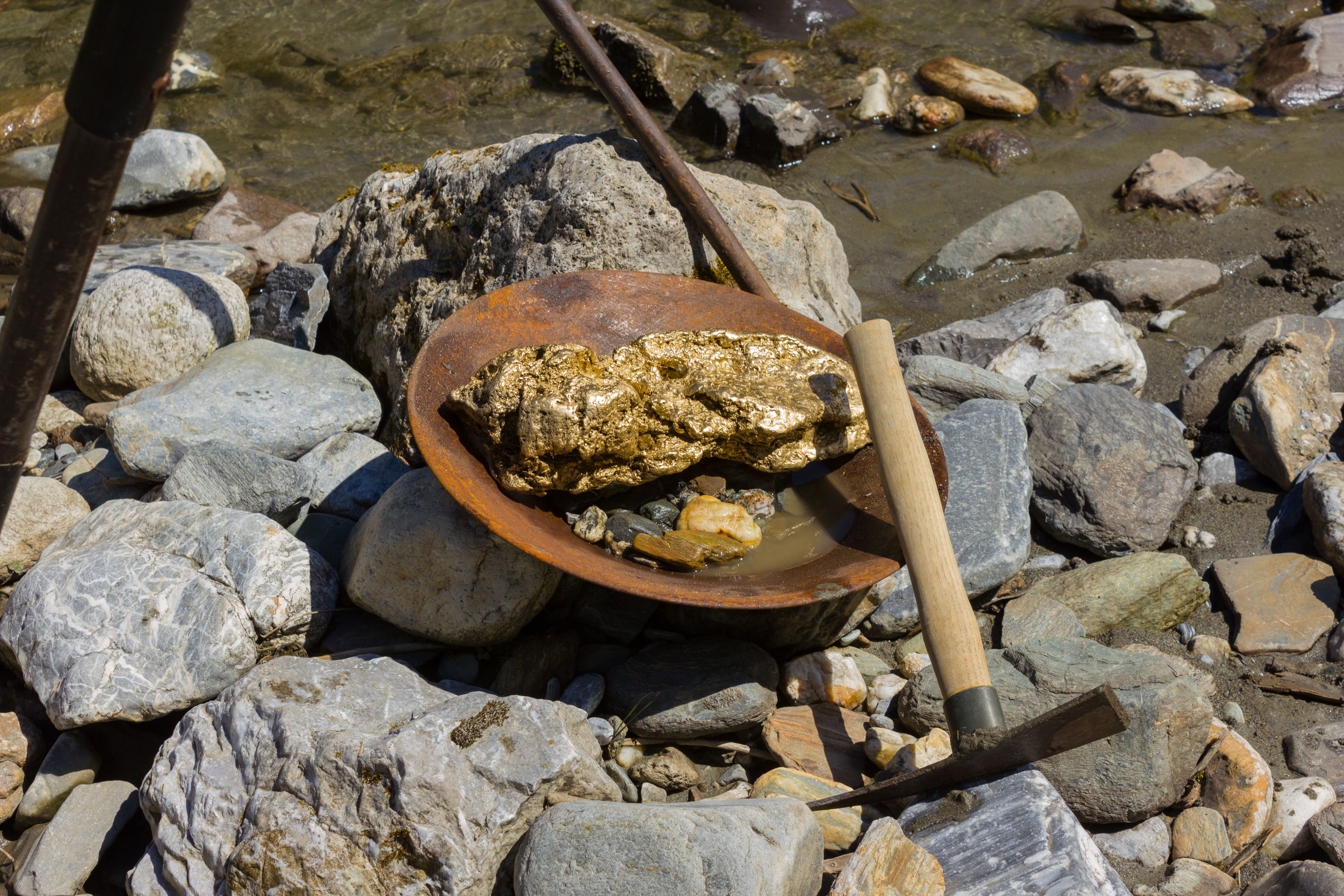 Large Gold Nugget discovered from mining panned on a River bank - TSPE Gold Post Control Protection Large Gold Nugget discovered from mining panned on a River bank - TSPE Gold Post Control Protection