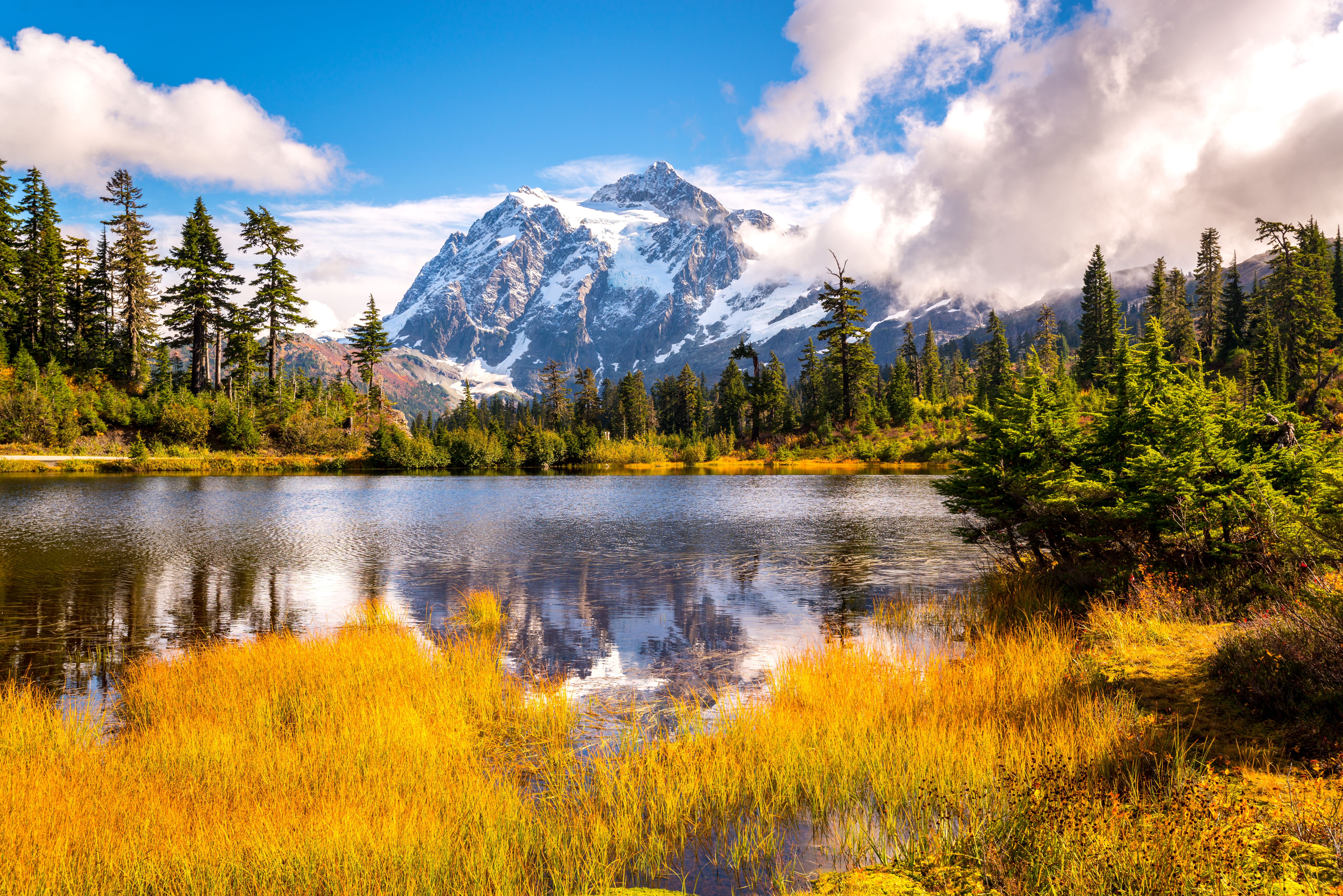 Picture lake mt.shuksan in fall colors,WA