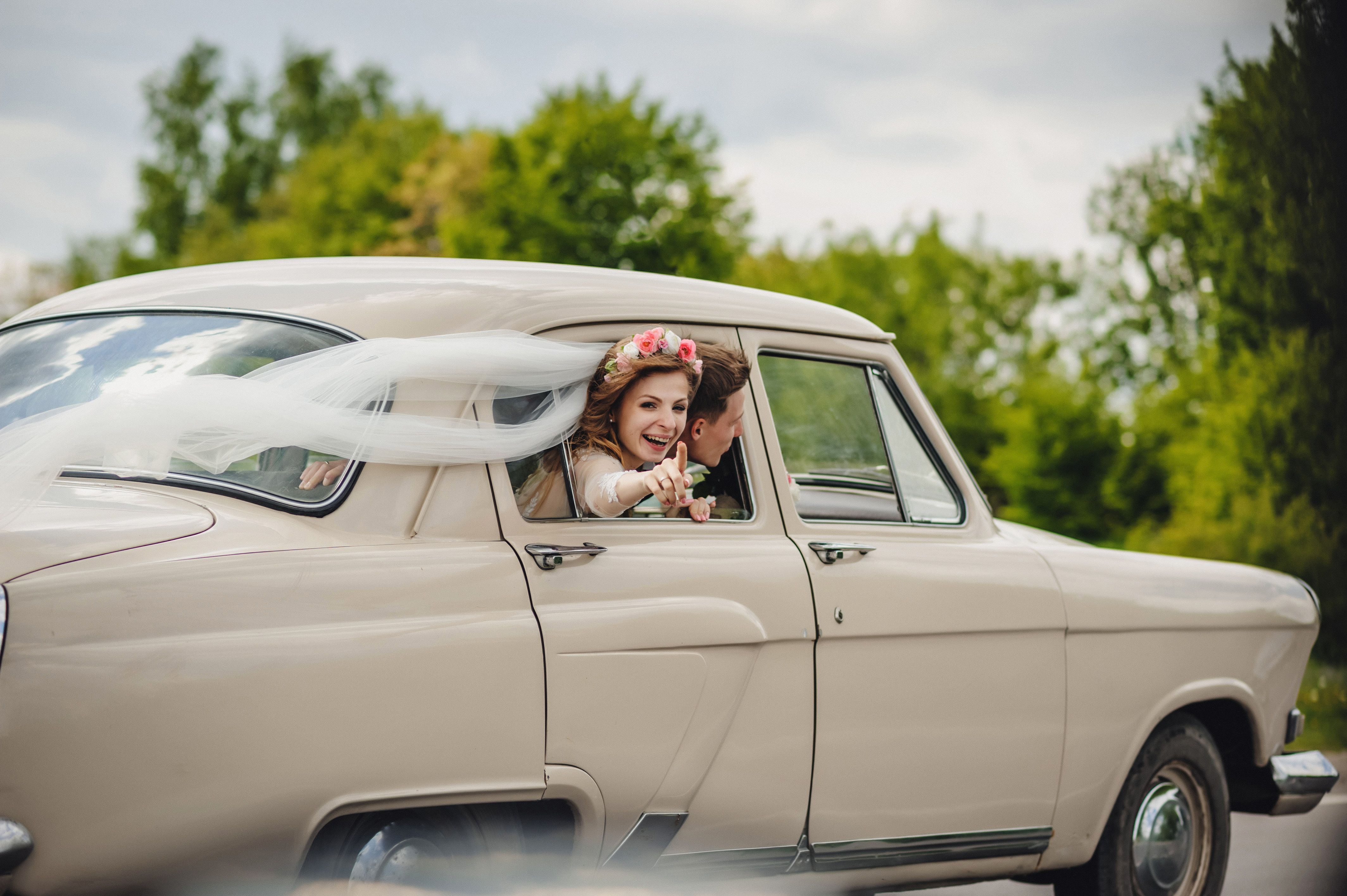 bride groom car