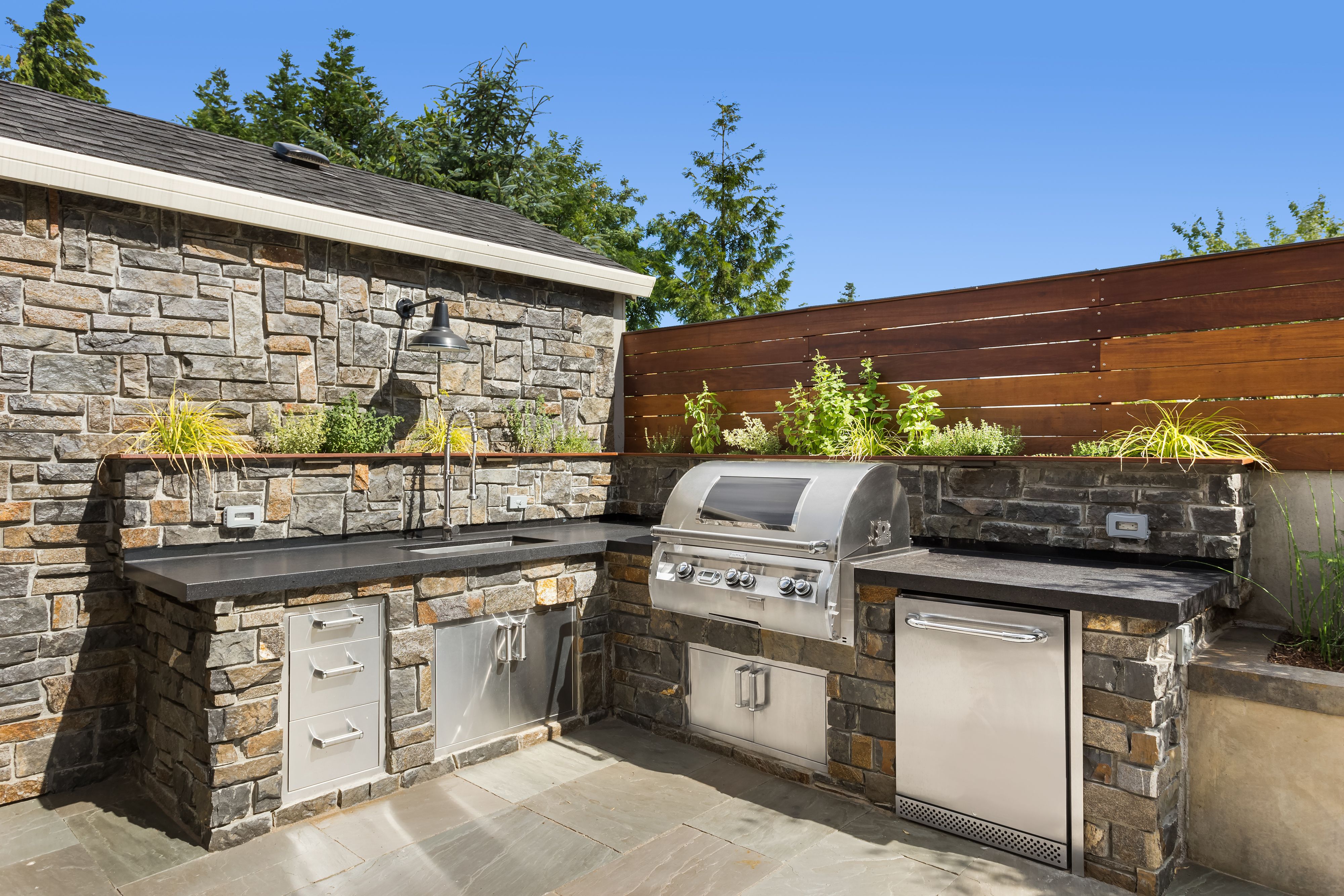 outdoor kitchen granite