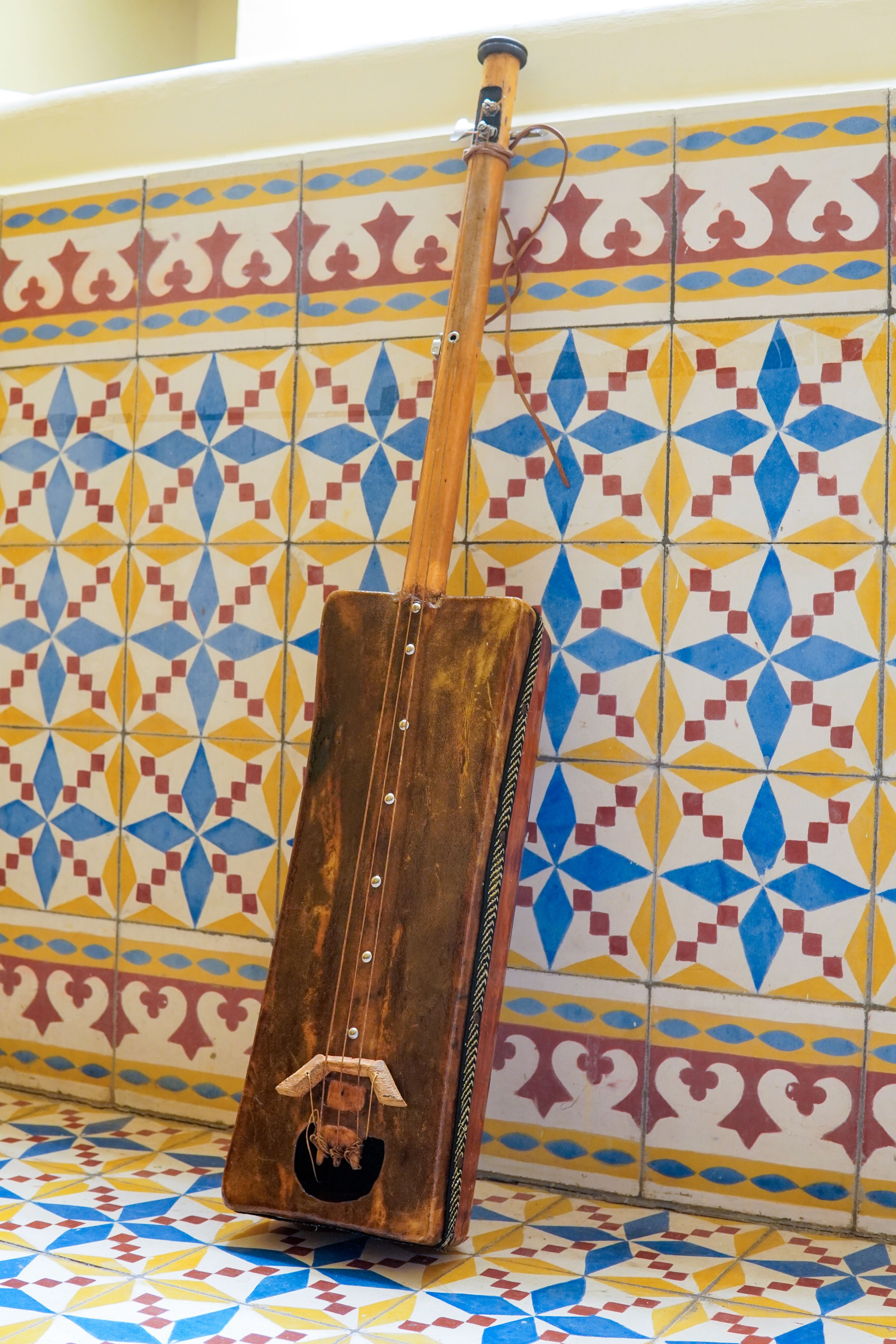 the instrument of Gnaoua called 