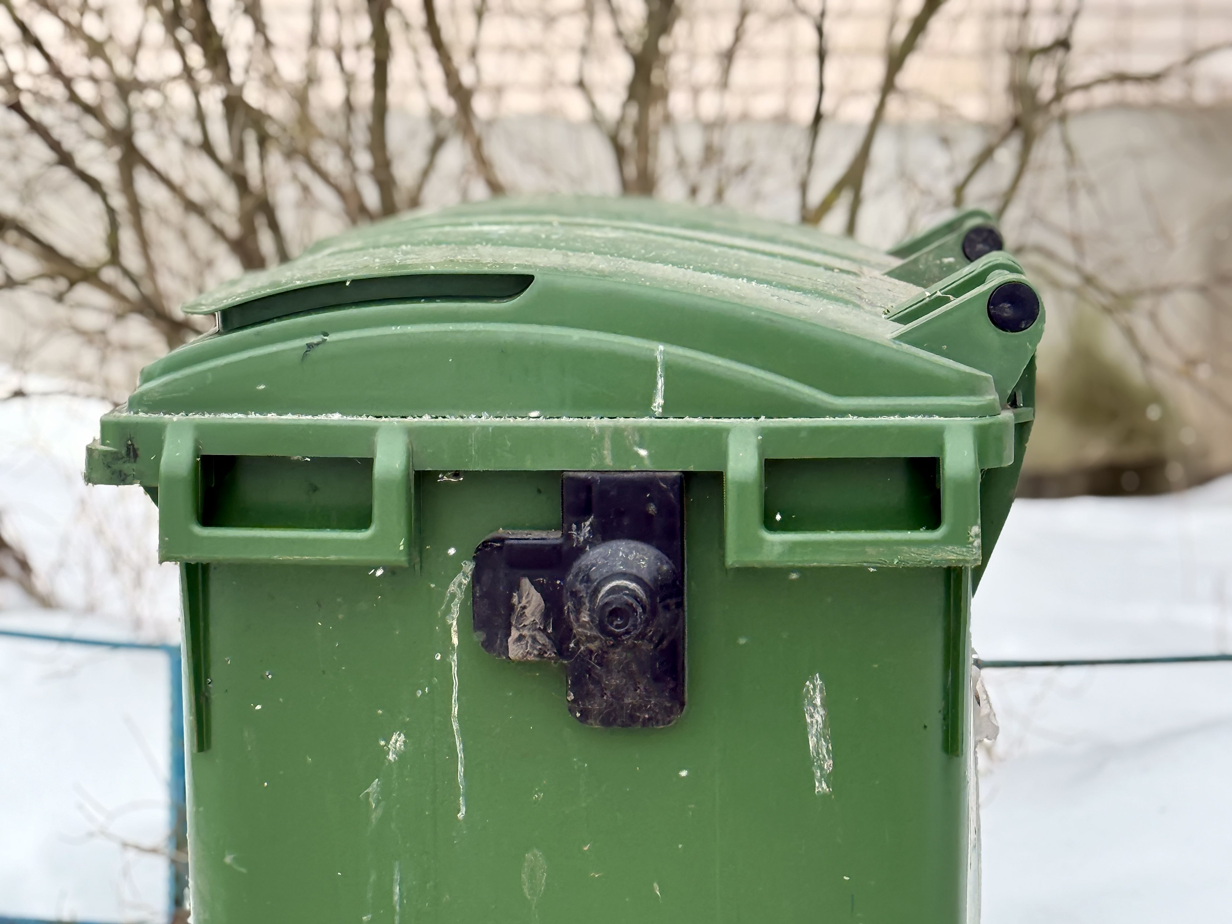 securing garbage lids