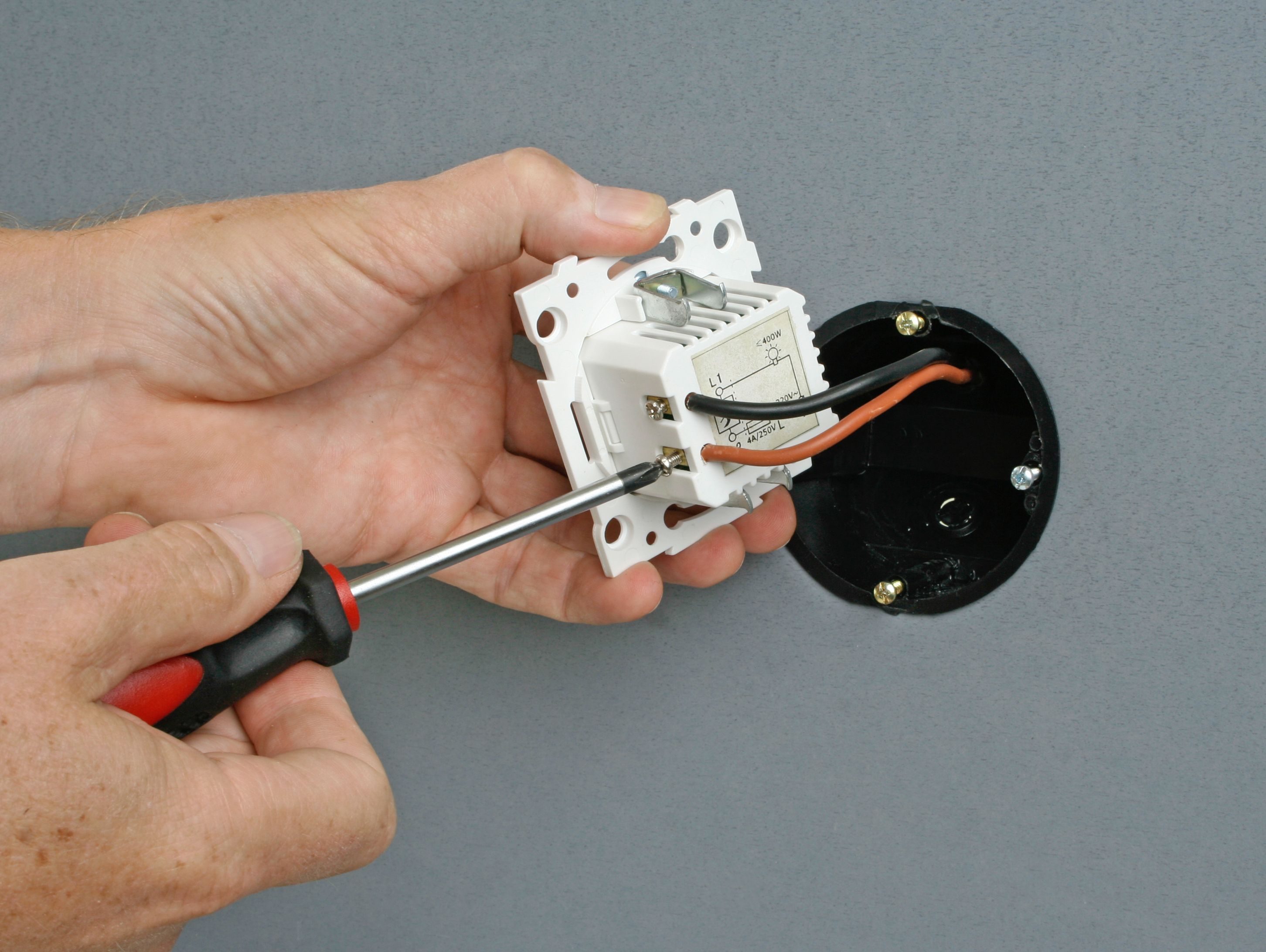 installing dimmer switch