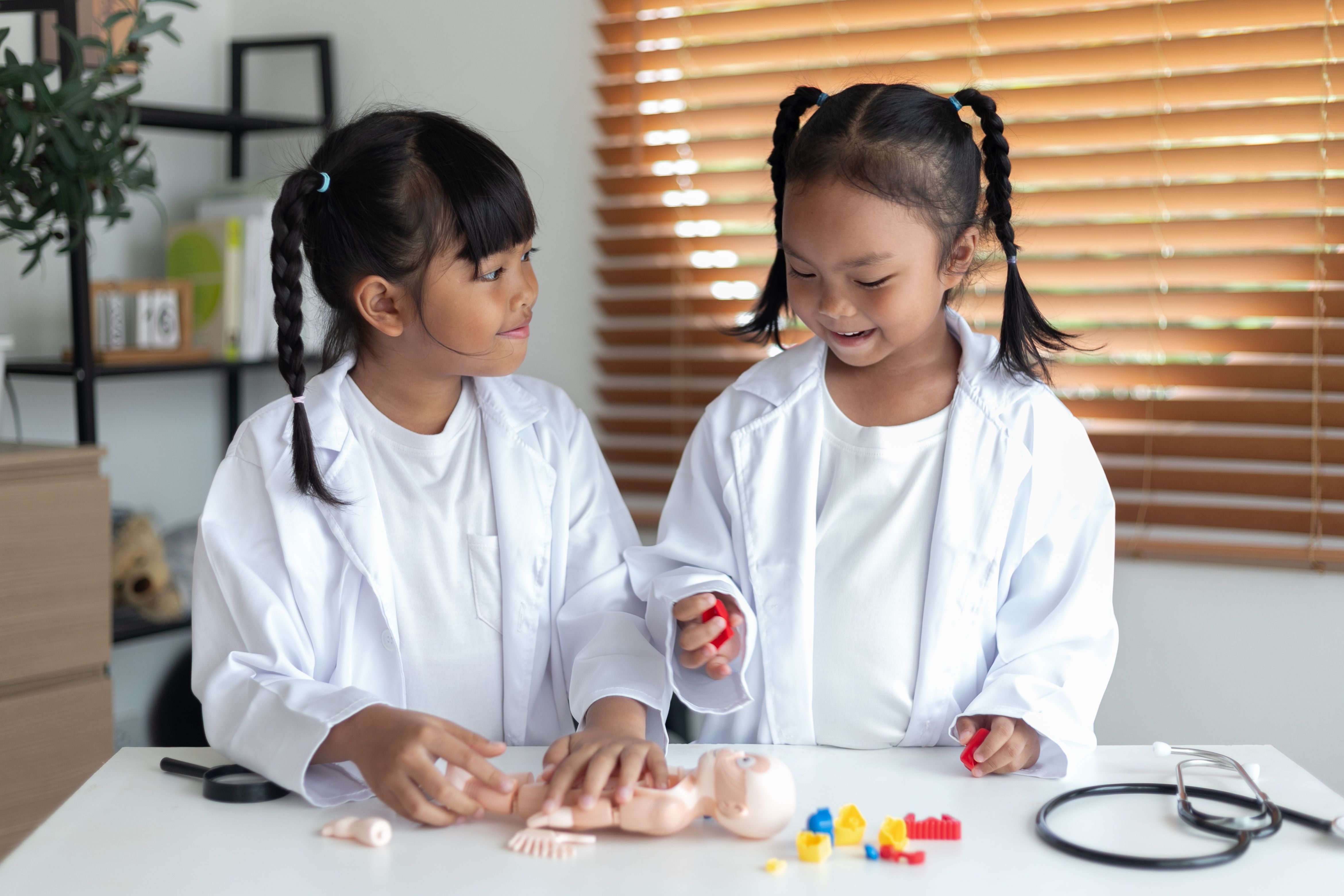 children learning STEM
