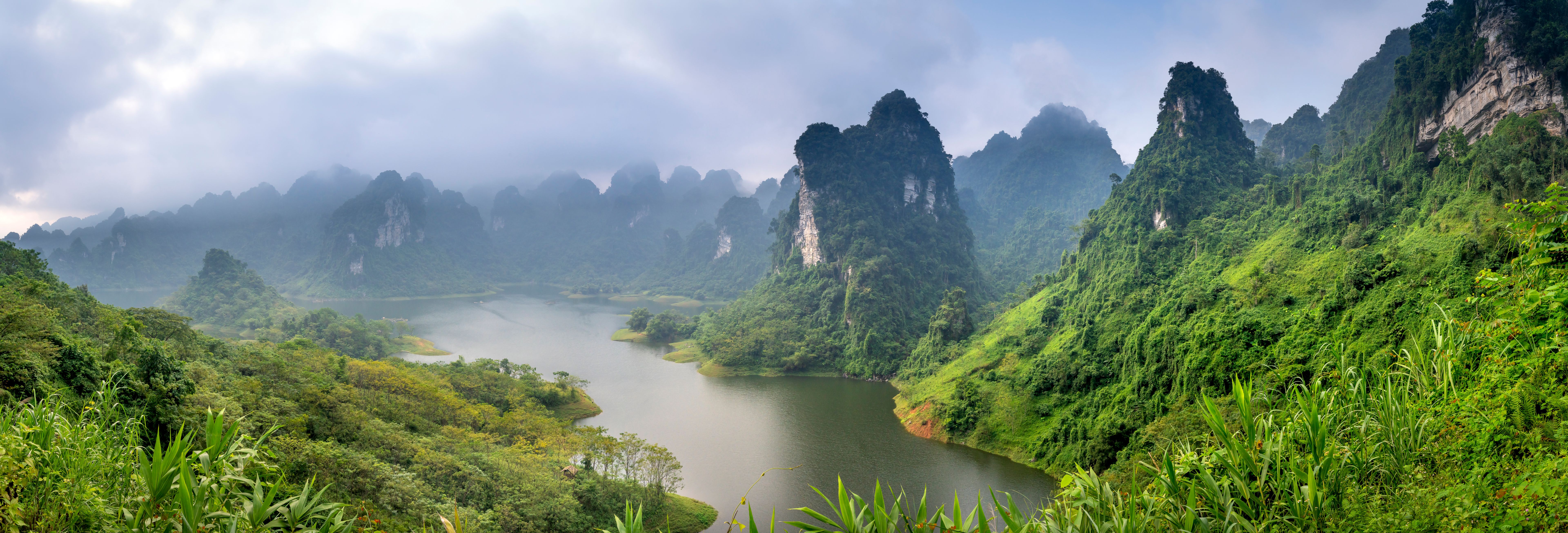 See the panorama of romantic and peaceful sunset in Thuong Lam, Tuyen Quang province, Vietnam