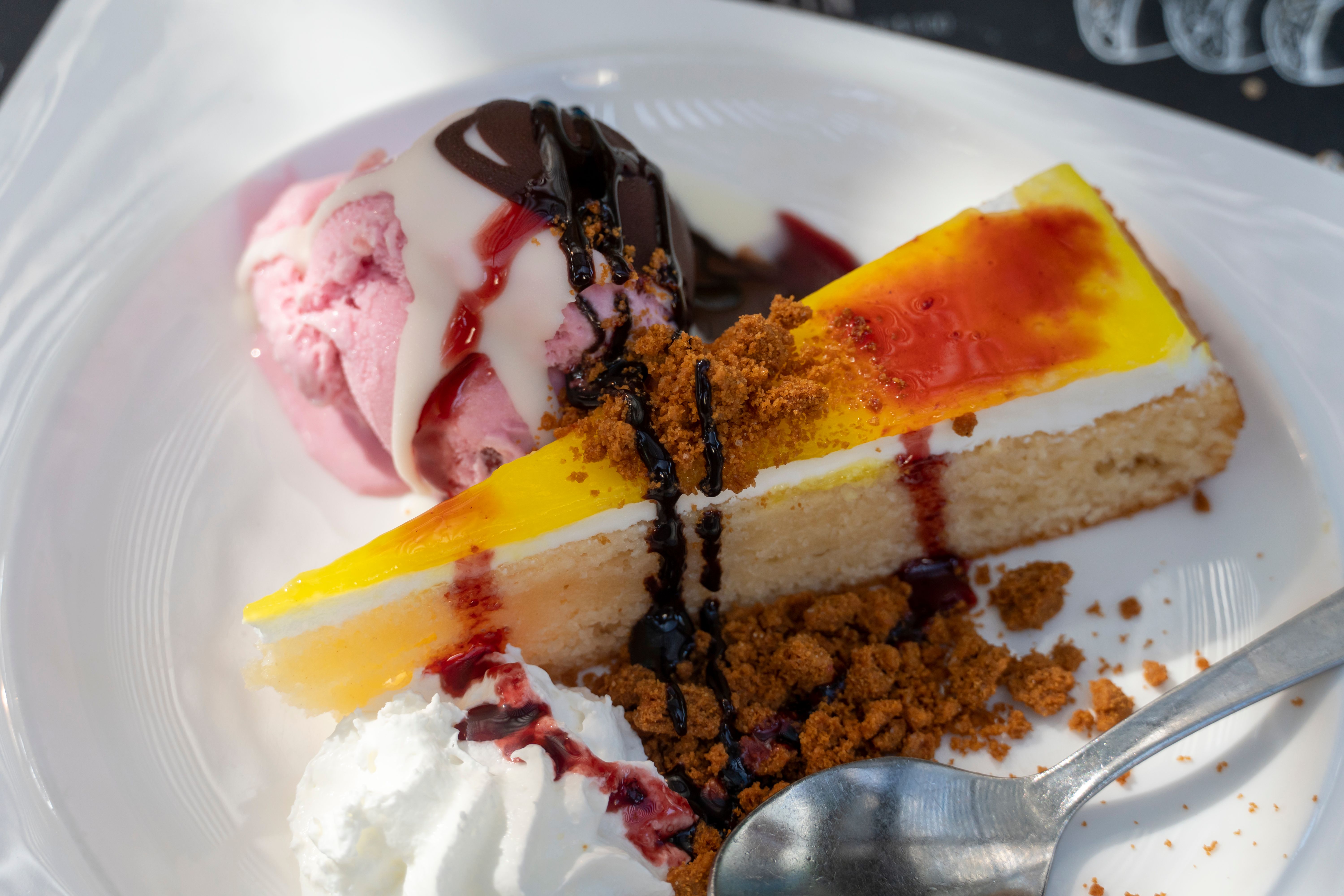 strawberry ice cream lemon cake