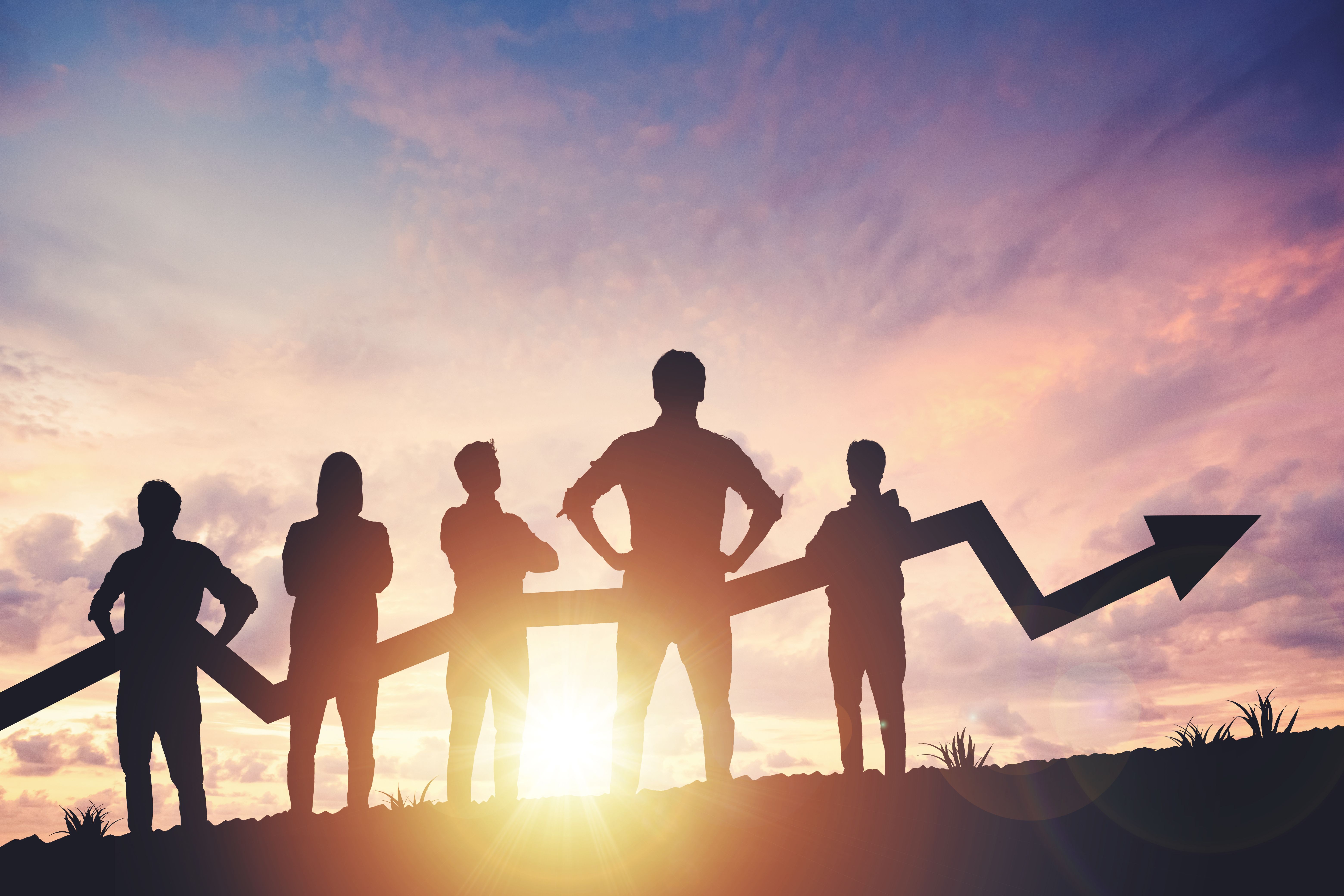 Team silhouette and up graph arrow on sunset background, leadership and teamwork concept