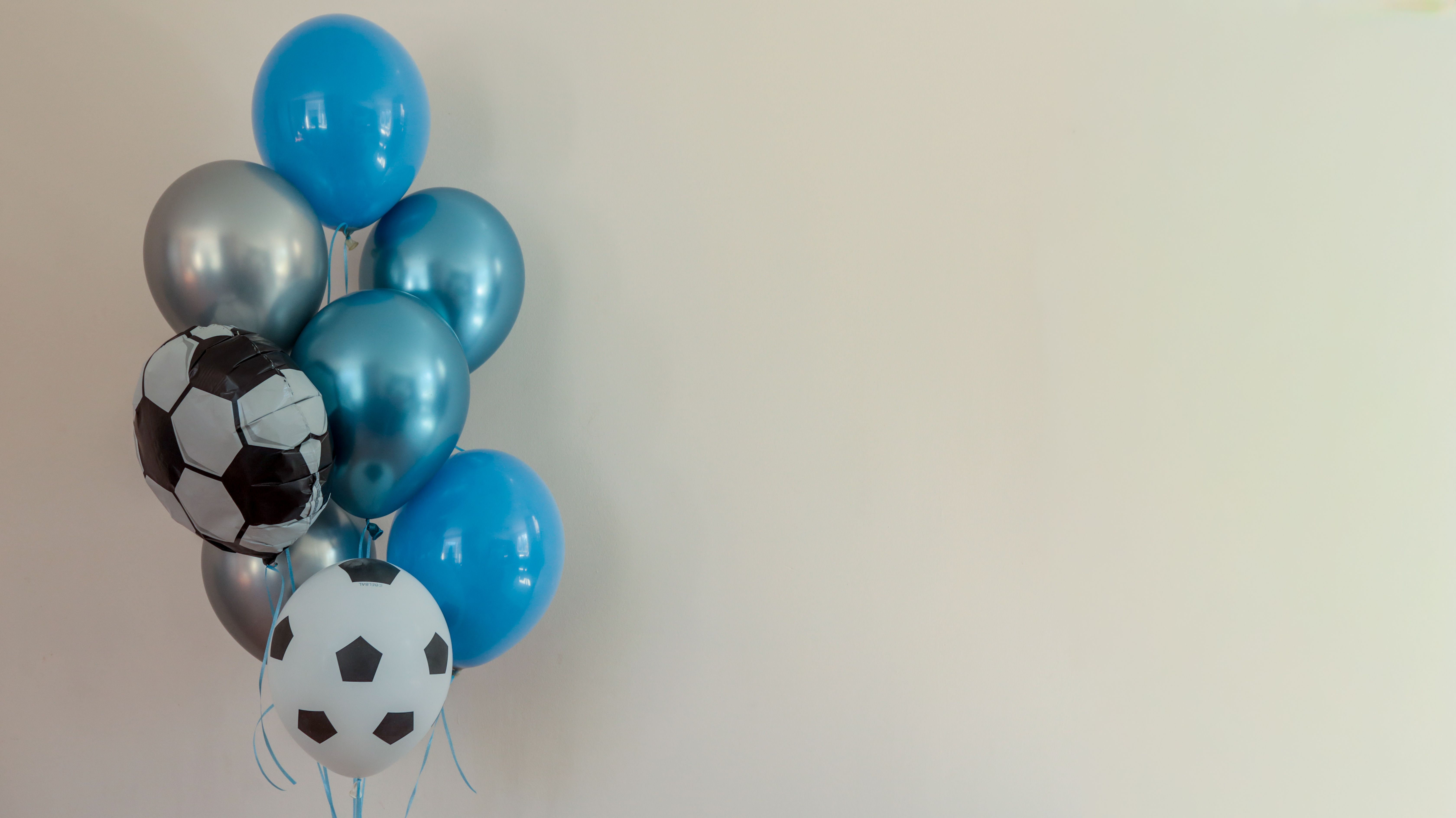 themed balloon arrangement