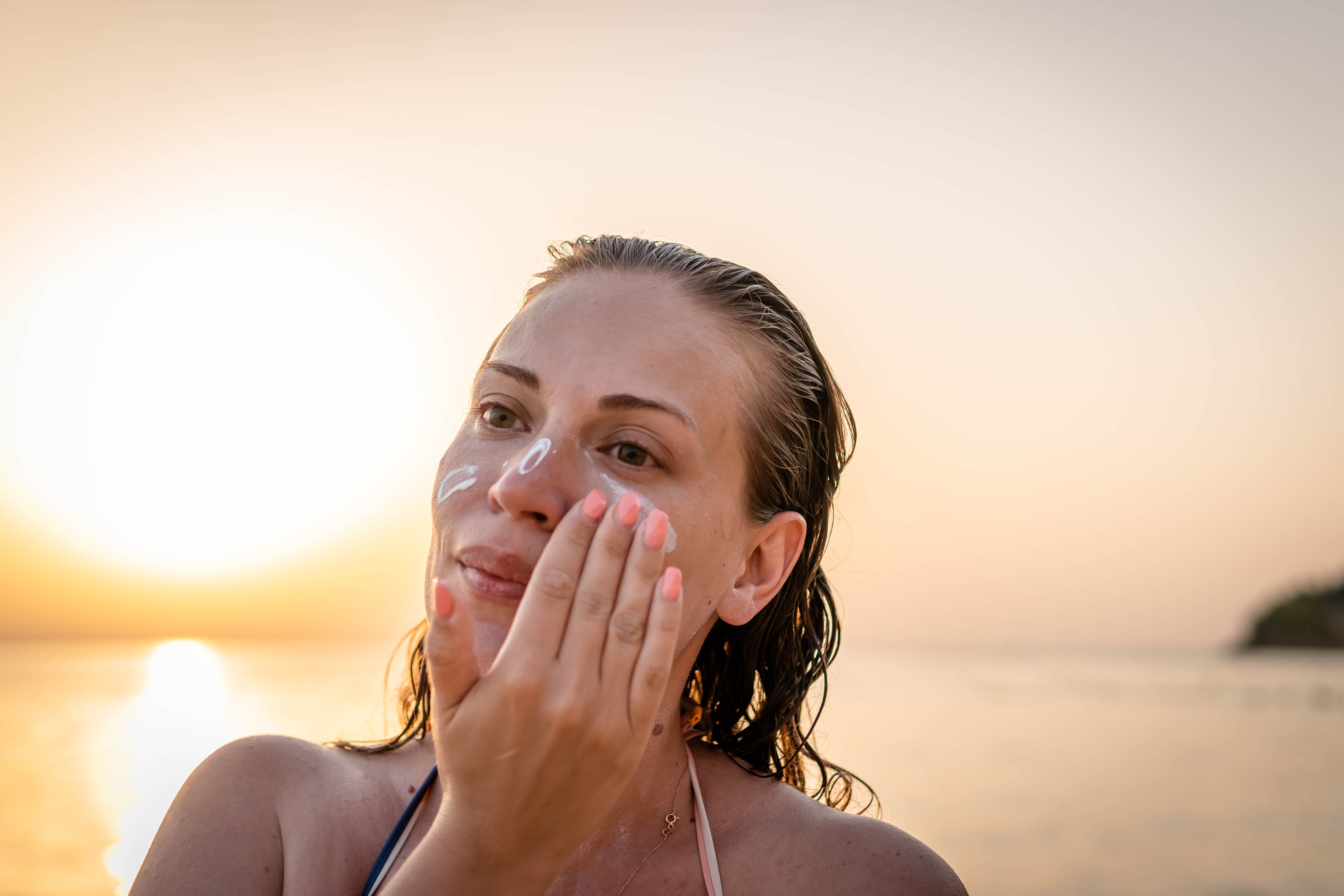 woman applying sunscreen