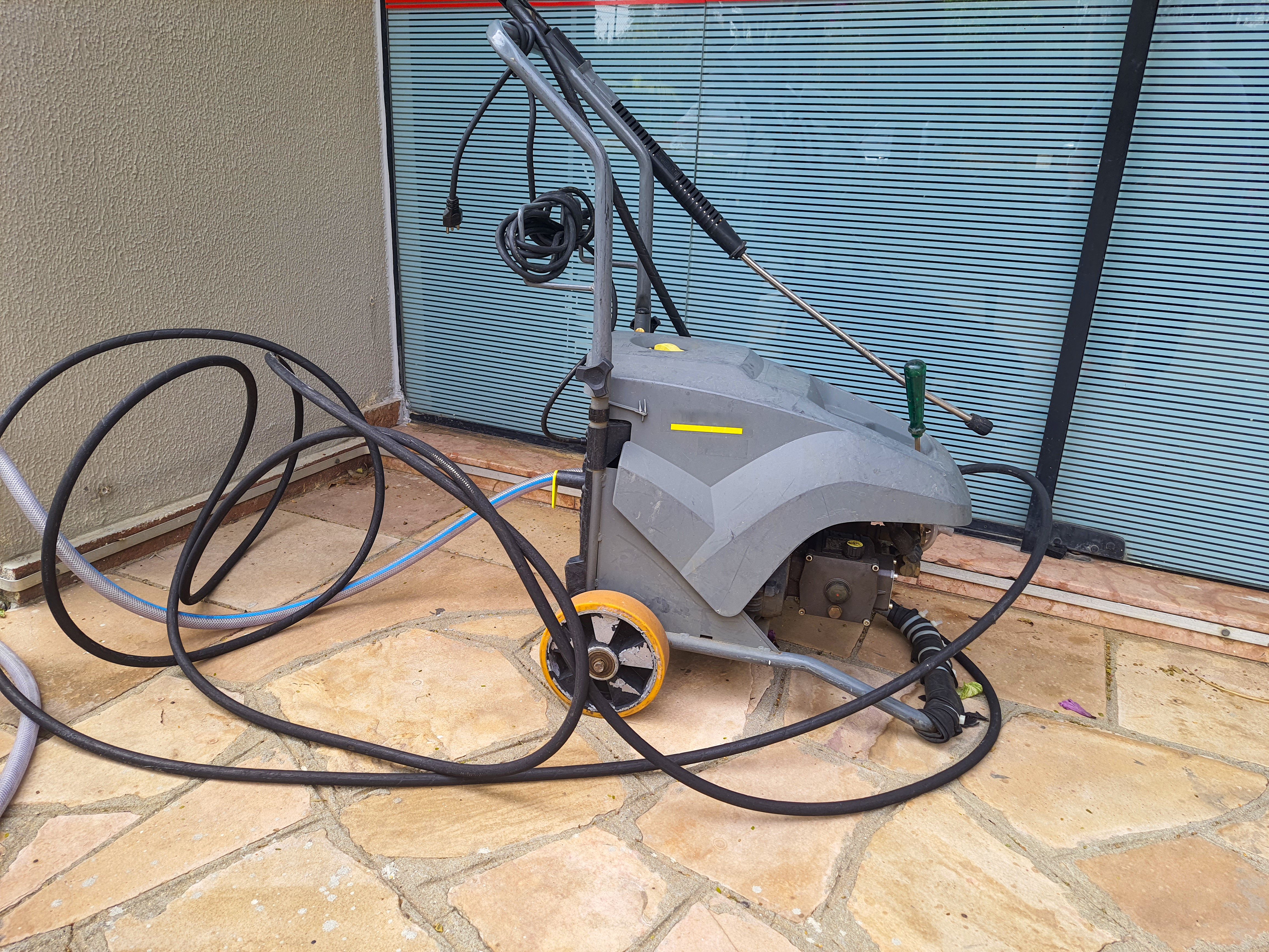 pressure washing equipment