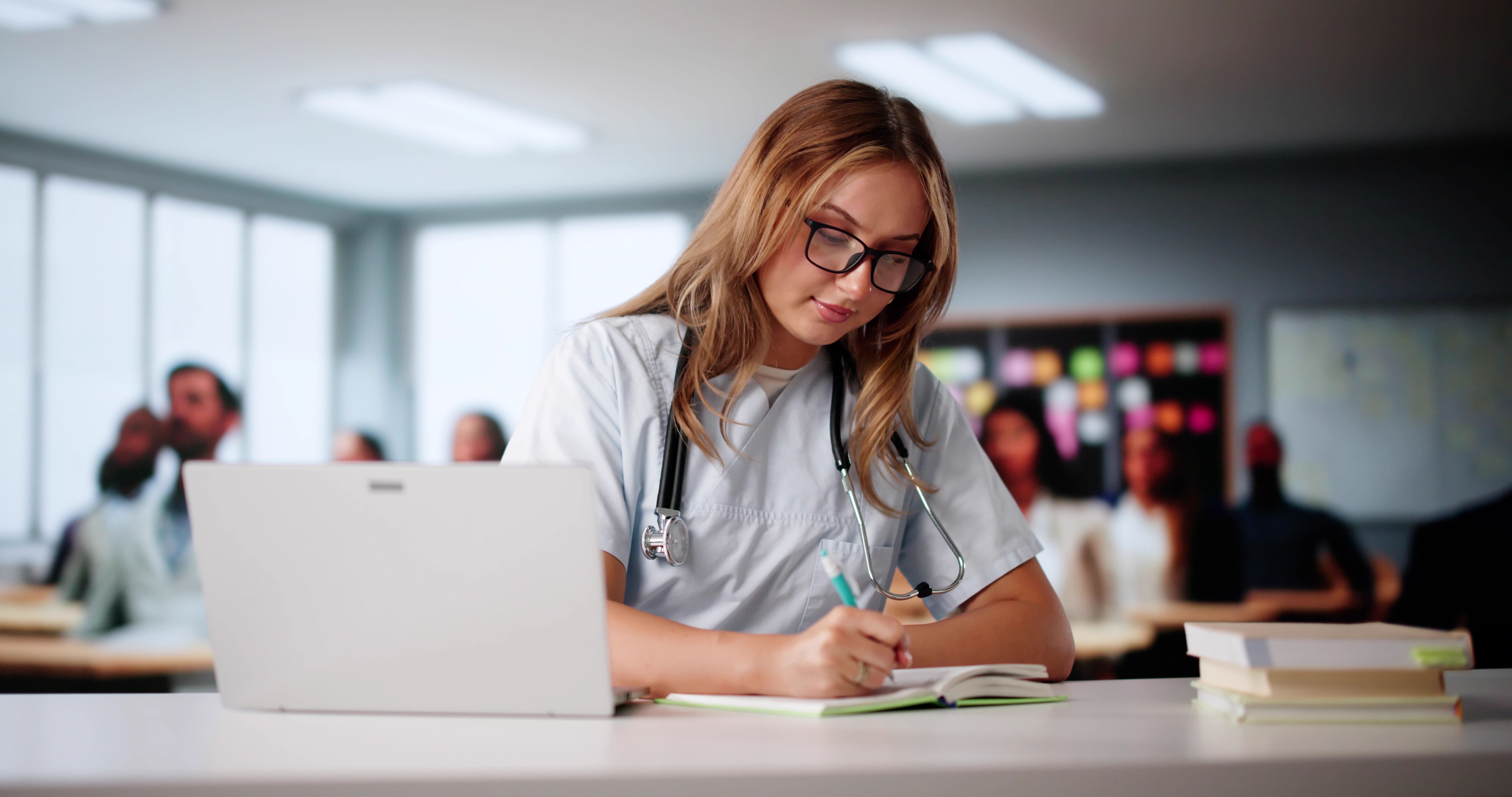 nurse studying online