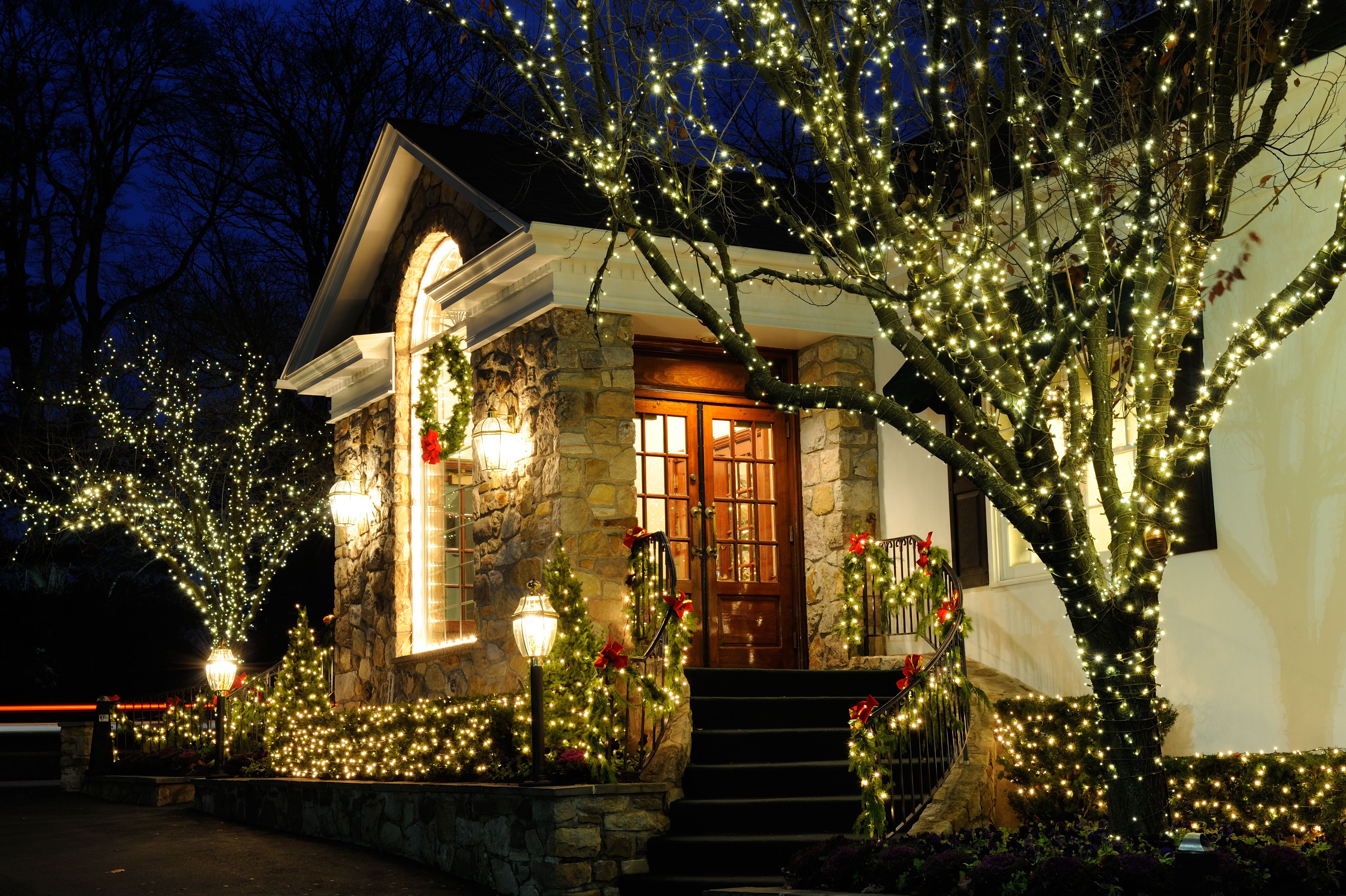outdoor holiday decor